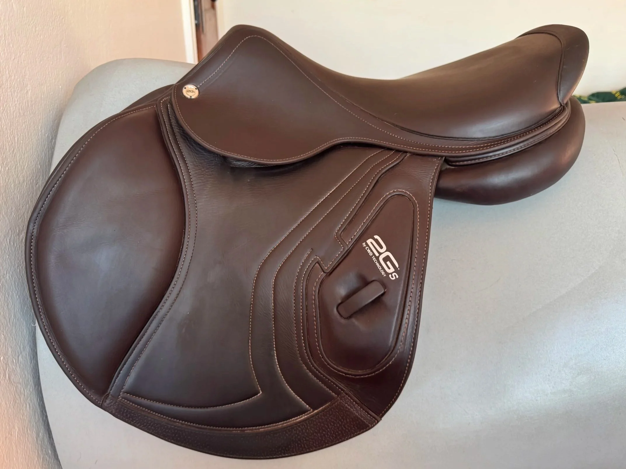 18" CWD SE25 2Gs PRO Saddle - 2022 - 2C - Full Buffalo - Left View 5