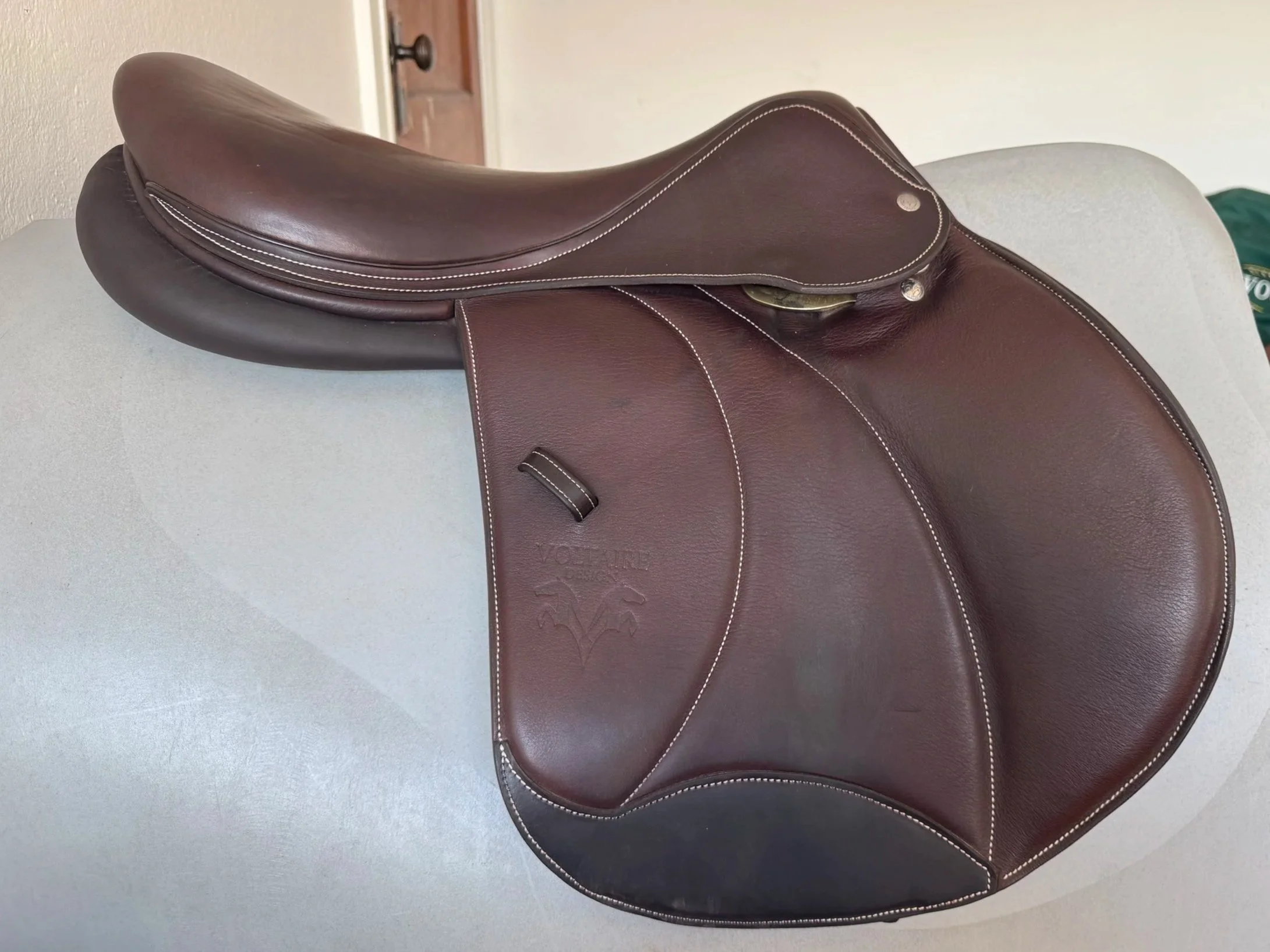 18.5" Voltaire Palm Beach PRO Saddle - 2023 - 2AR - Full Buffalo - LIKE NEW - Right View 2