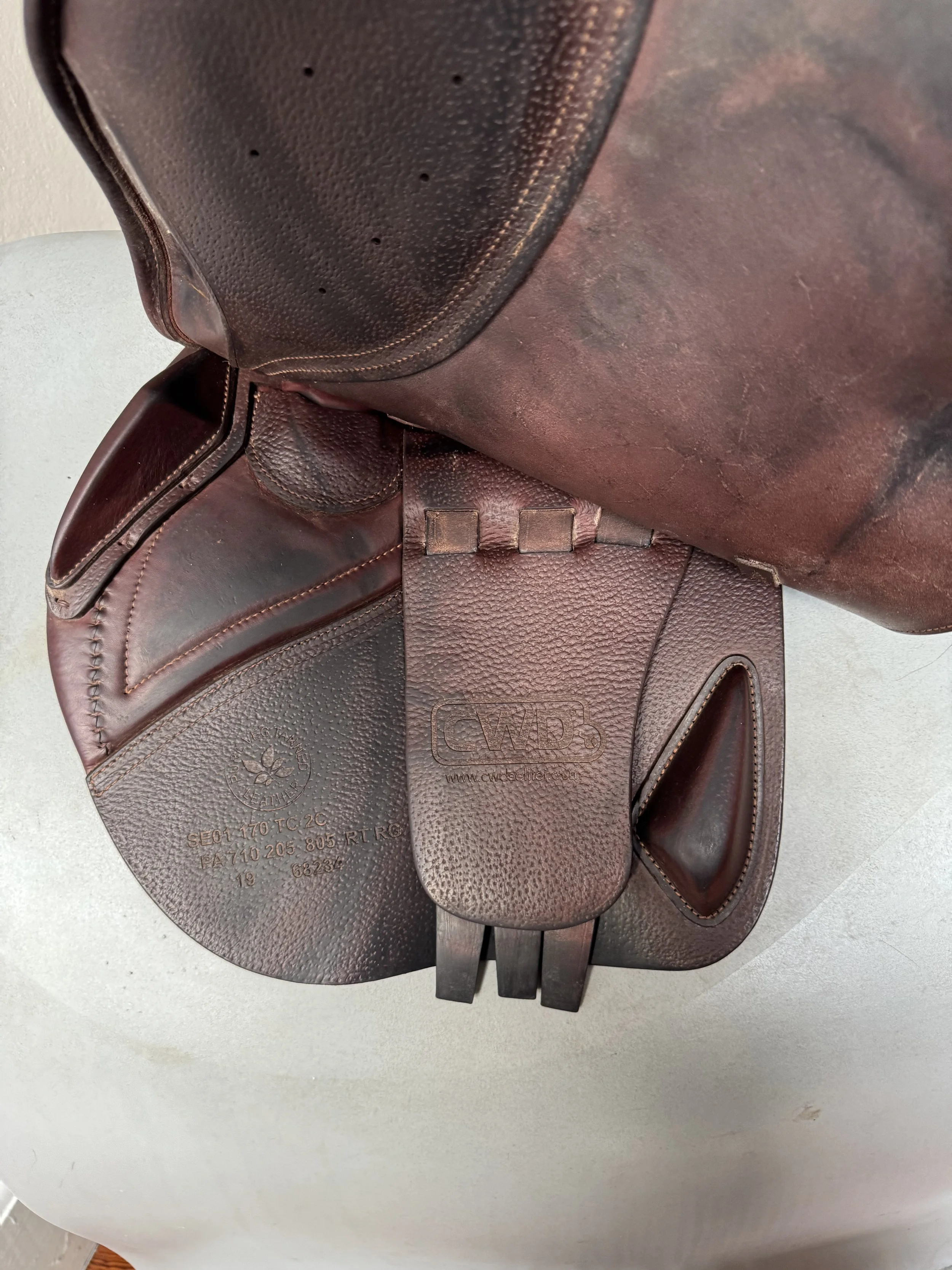 17" CWD SE01 Saddle - 2019 -2C - Grain/Buffalo - Left Underflap