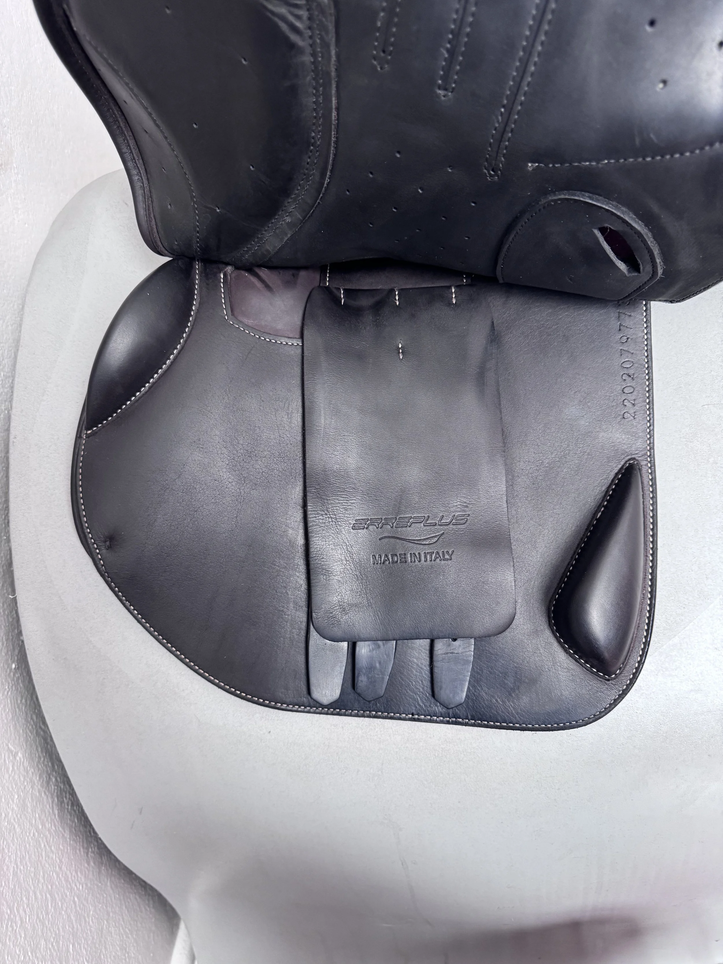 17.5" Erreplus CA Saddle - 2022 - Wool Flocked - Fully Adjustable - MINT! - Left Underflap 1