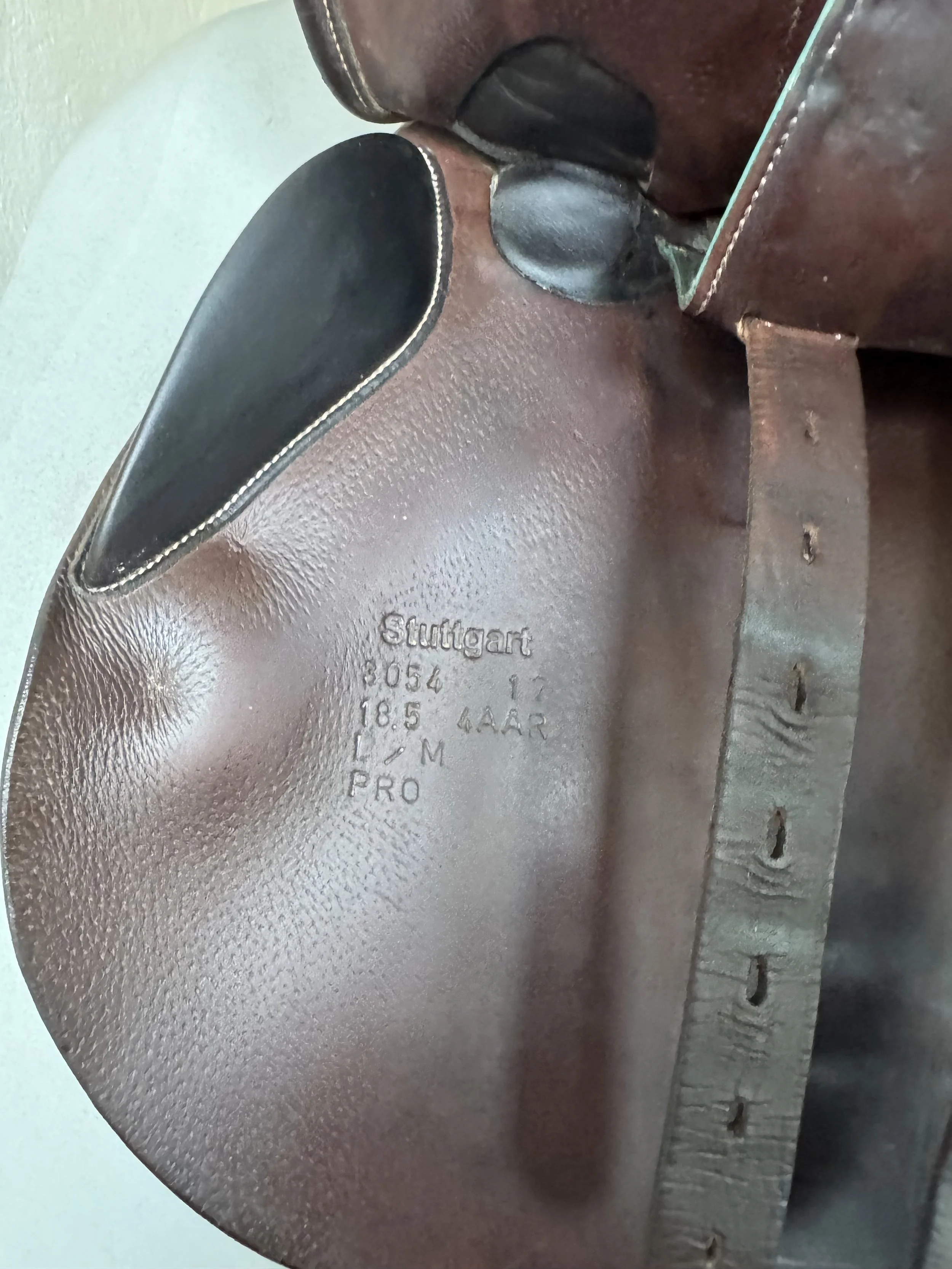 18.5" Voltaire Stuttgart PRO Saddle - 2017 - 4AAR - Full Buffalo - Serial Stamp