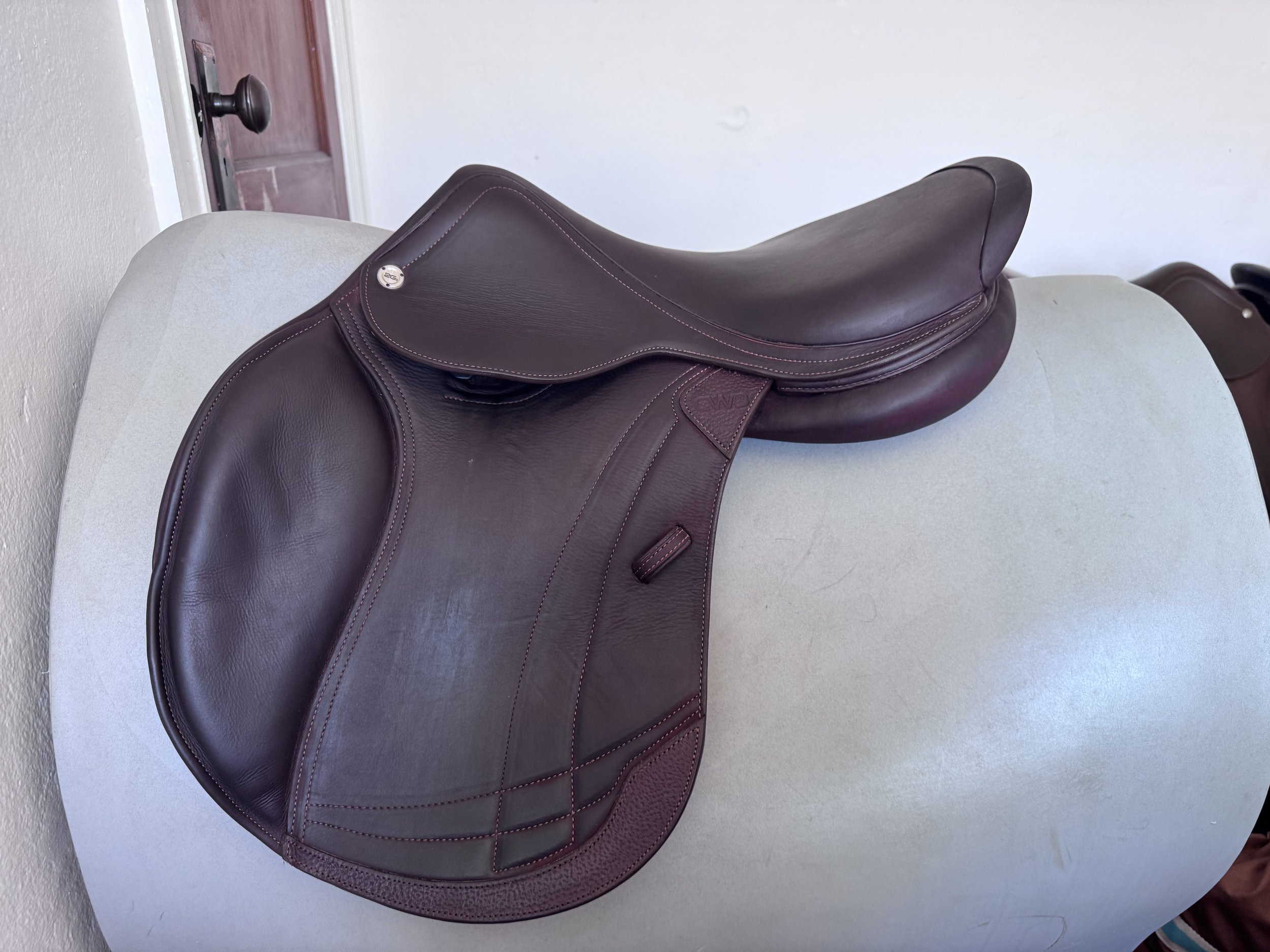 17.5" CWD SE38 Mademoiselle Hunter 2Gs Saddle - 2024 - 2LH - Full Buffalo - MINT - Left View 6