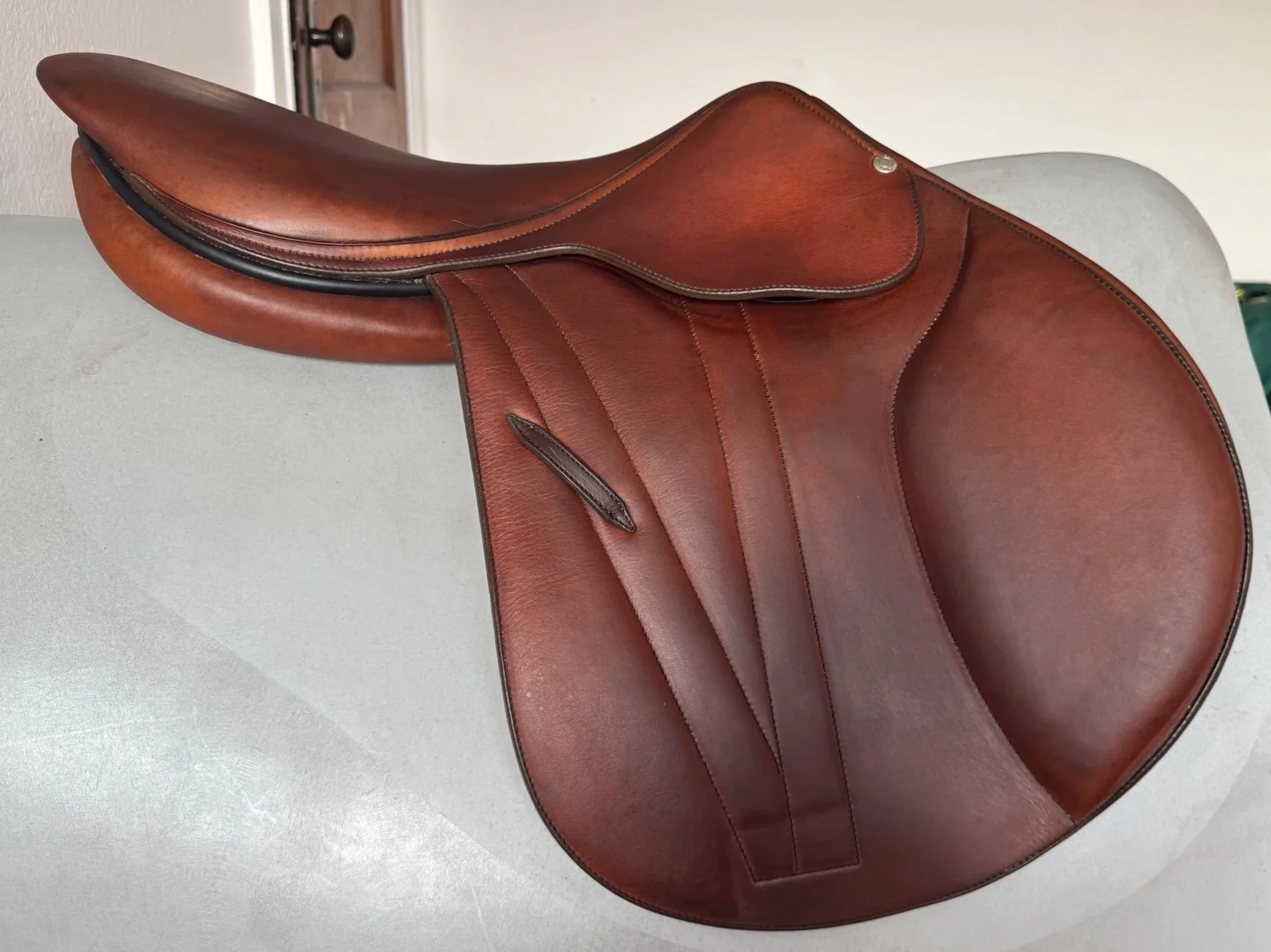 18" Butet Premium Saddle - P Flat Seat - 2.5 Flaps - Full Calf - Right View 2