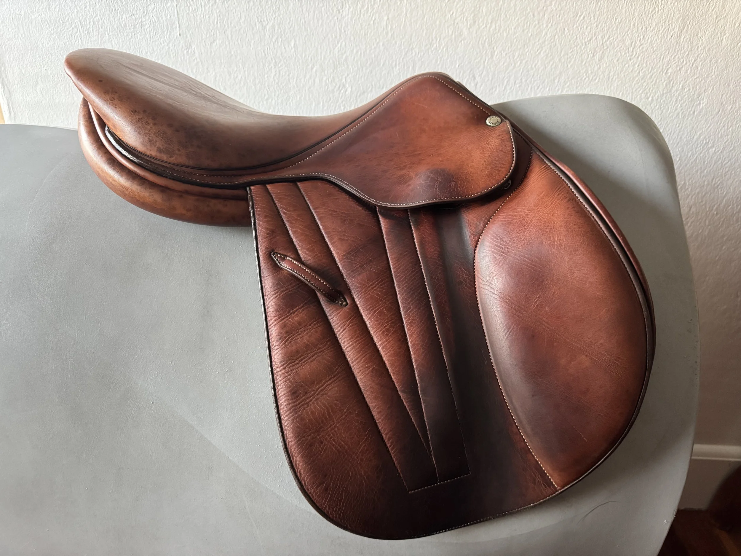 17.5" Butet Premium Saddle - 1.5 Flaps - Integrated Panels - 4.5" Tree - Right Side 2