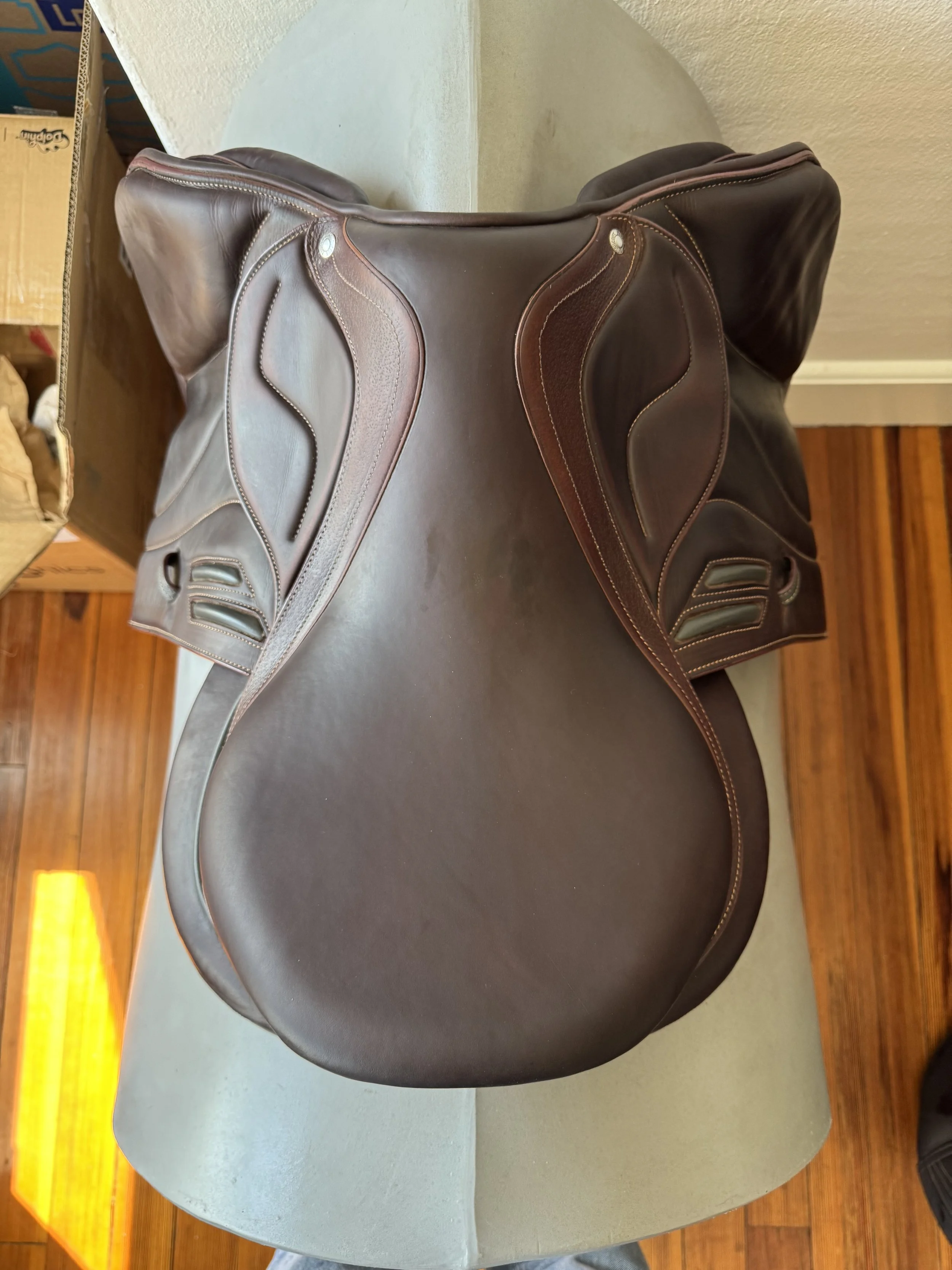 17.5" 2022 Devoucoux Chiberta Lab Saddle - Seat 2