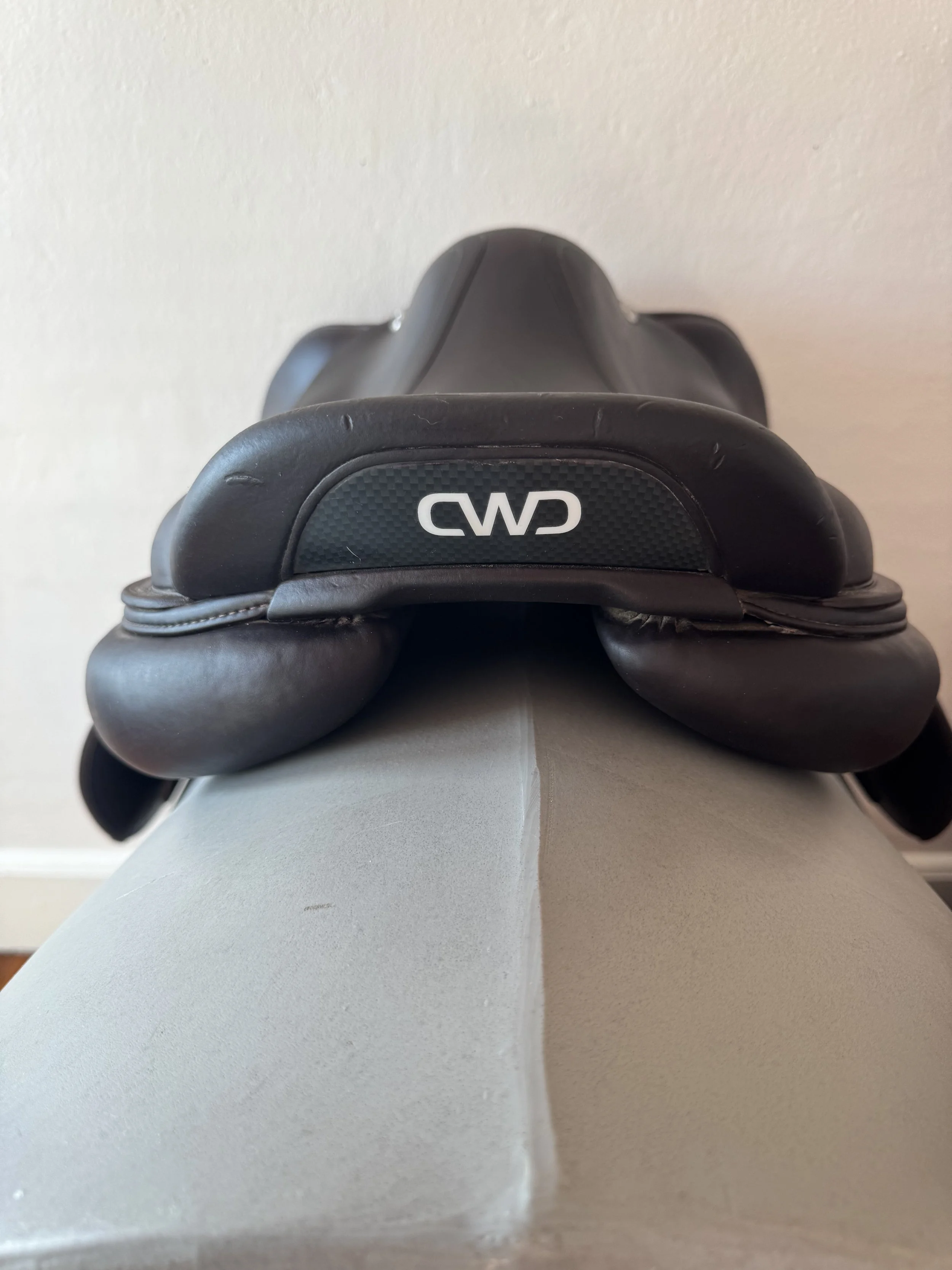 18" CWD SE25 2Gs PRO Saddle - 2022 - 2C - Full Buffalo - Cantle