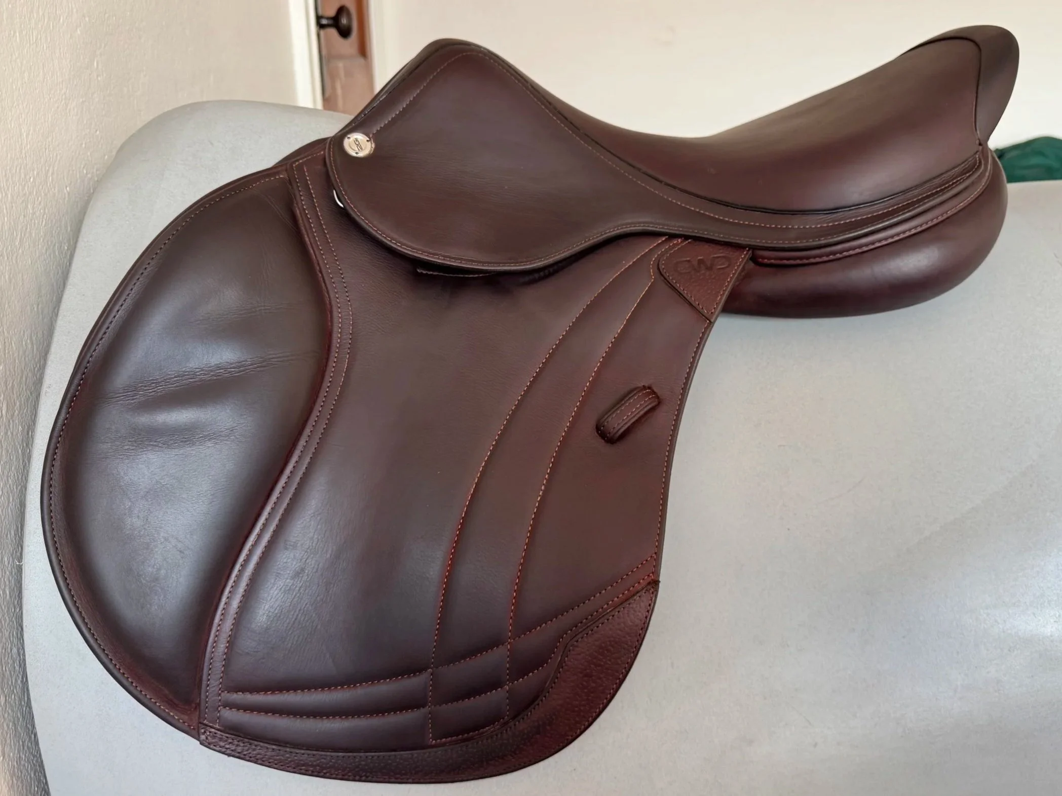 17.5" CWD SE39 Hunter Mademoiselle 2Gs Saddle - 2024 - 3CH - Full Buffalo - MINT - Right View 1 - Left View 3