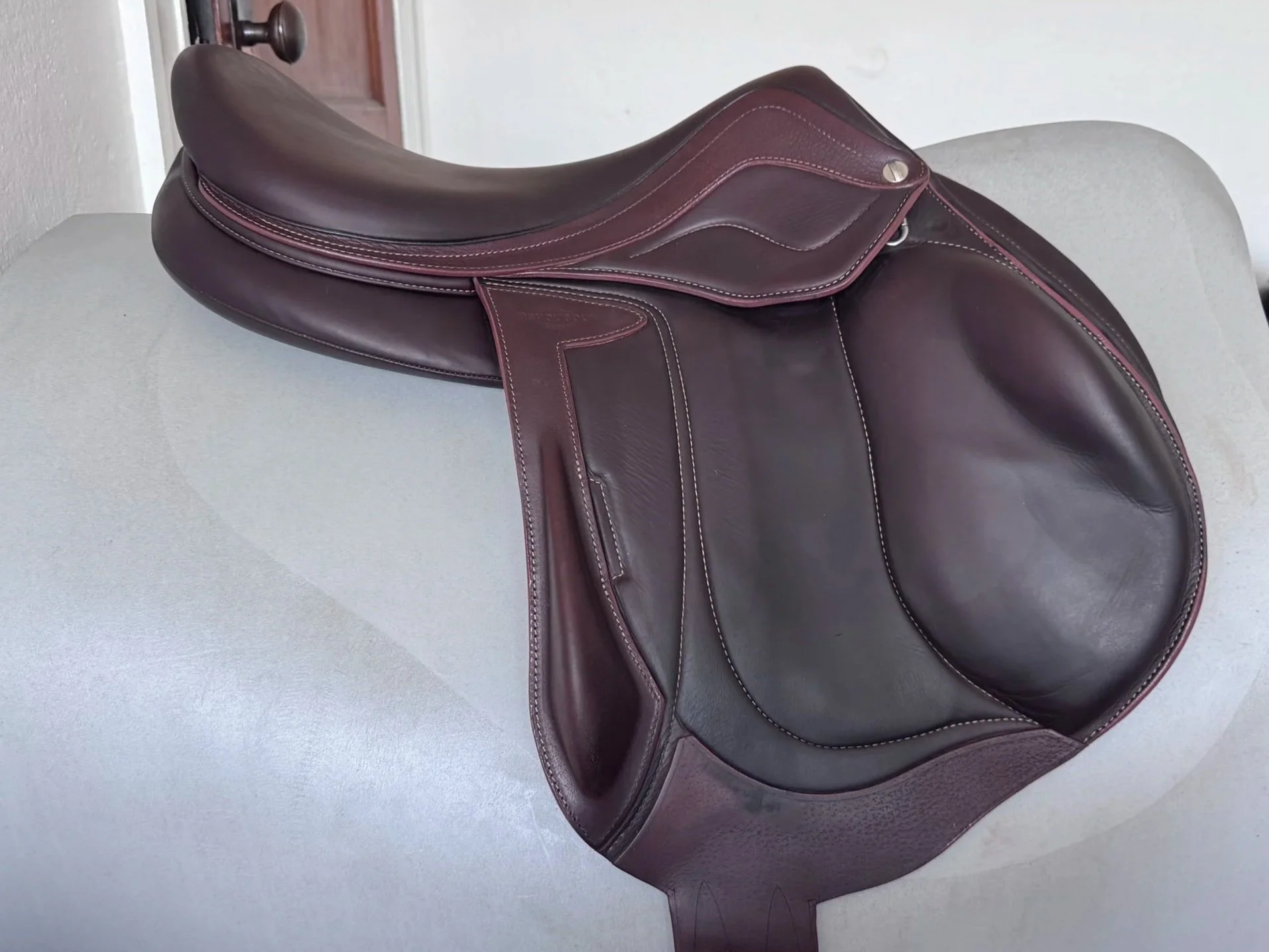 18" Devoucoux Chiberta Lab Monoflap Saddle - 2022 - 3AA - Full Buffalo - Right View 4