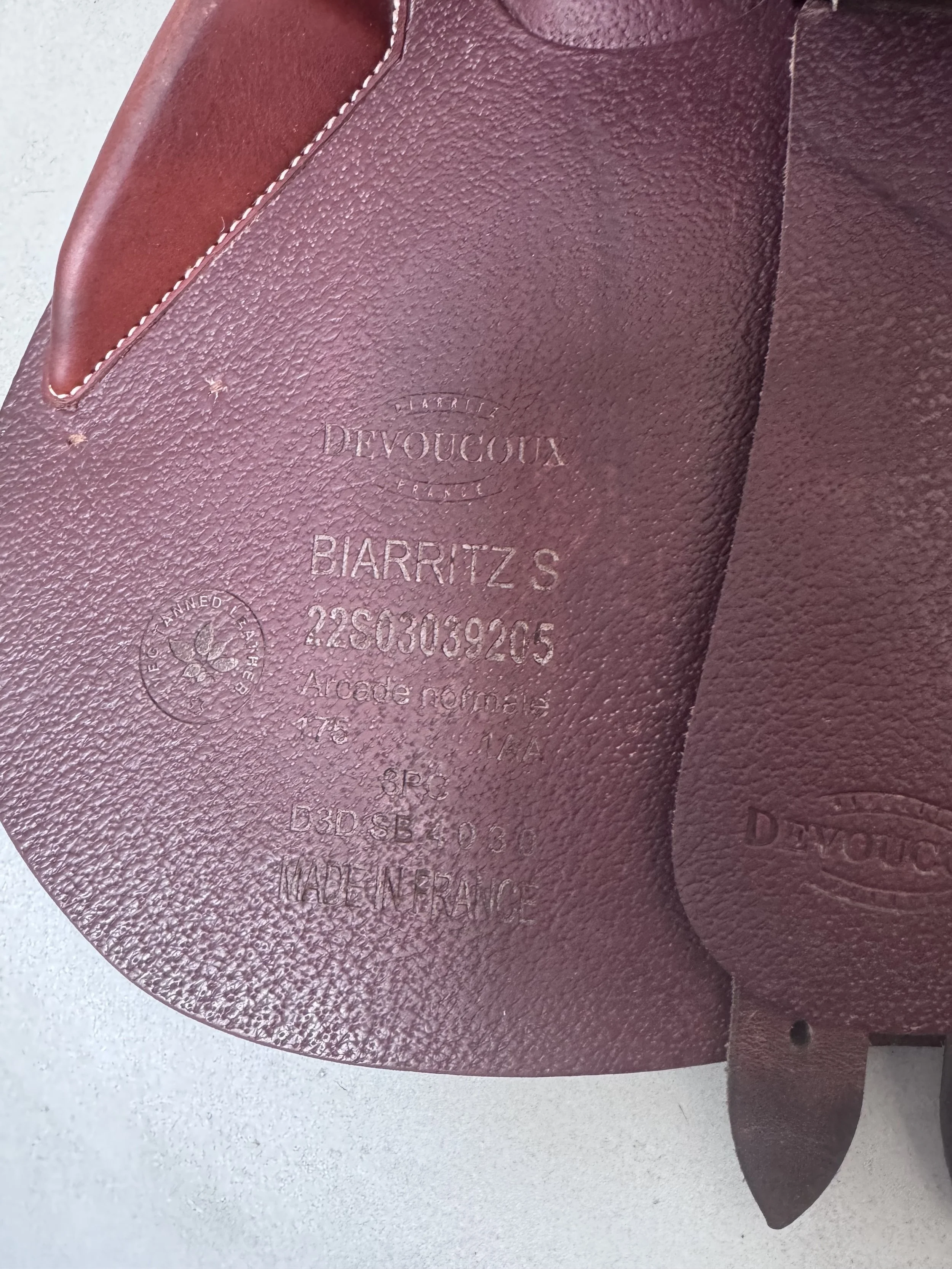 17.5" Devoucoux Biarritz S - 2022 - 1AA - Full Buffalo - Left Serial Stamp