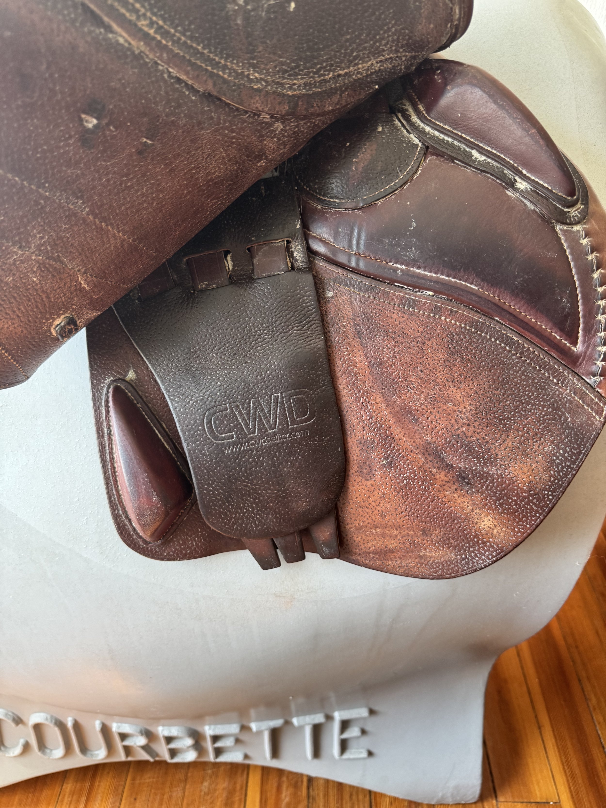 17.5" CWD SE01 Saddle