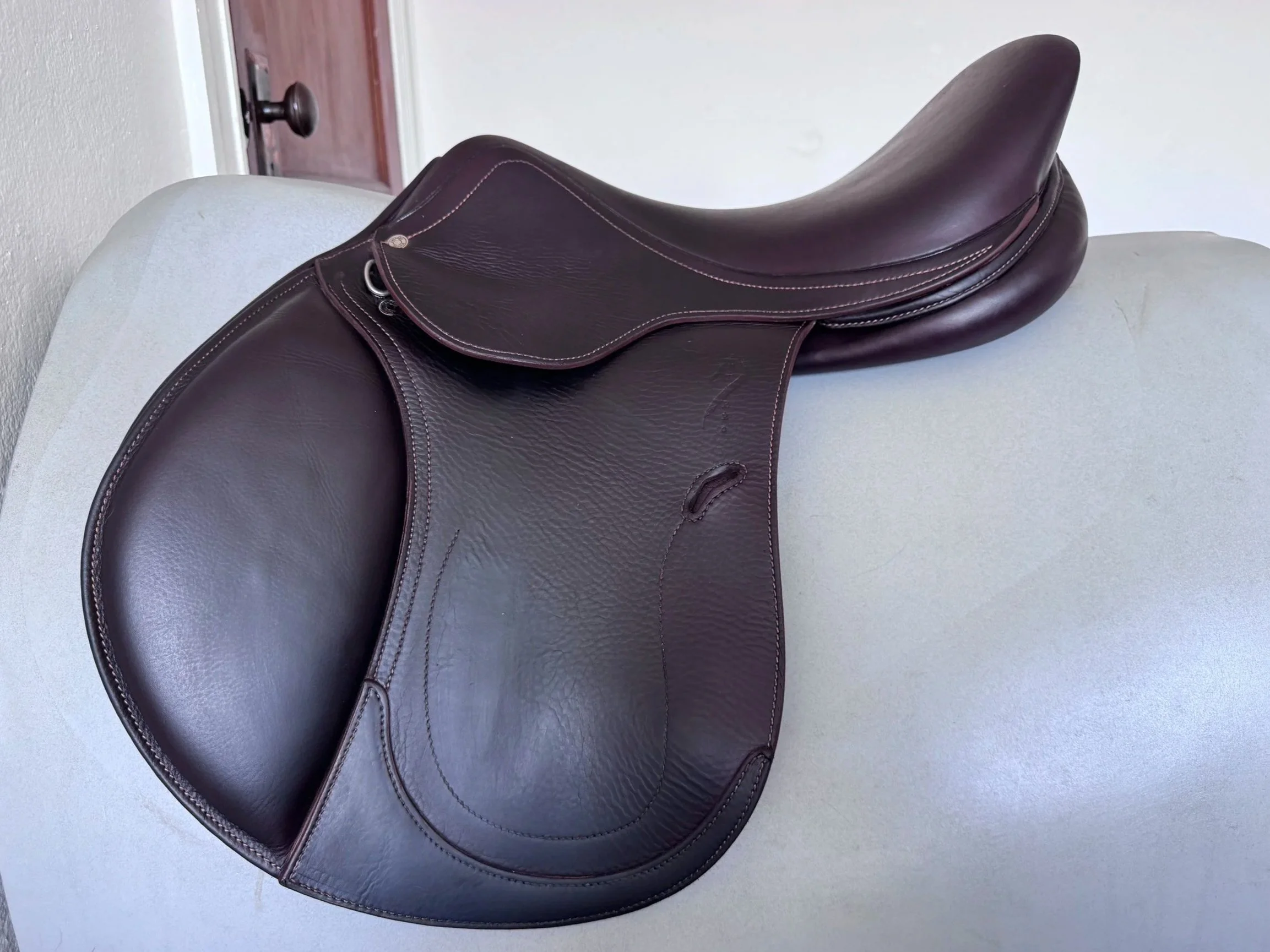 17.5" Antares Comfort 2 Saddle - 2021 - 2A - Full Buffalo - A01 WIDE Tree - Left View 2