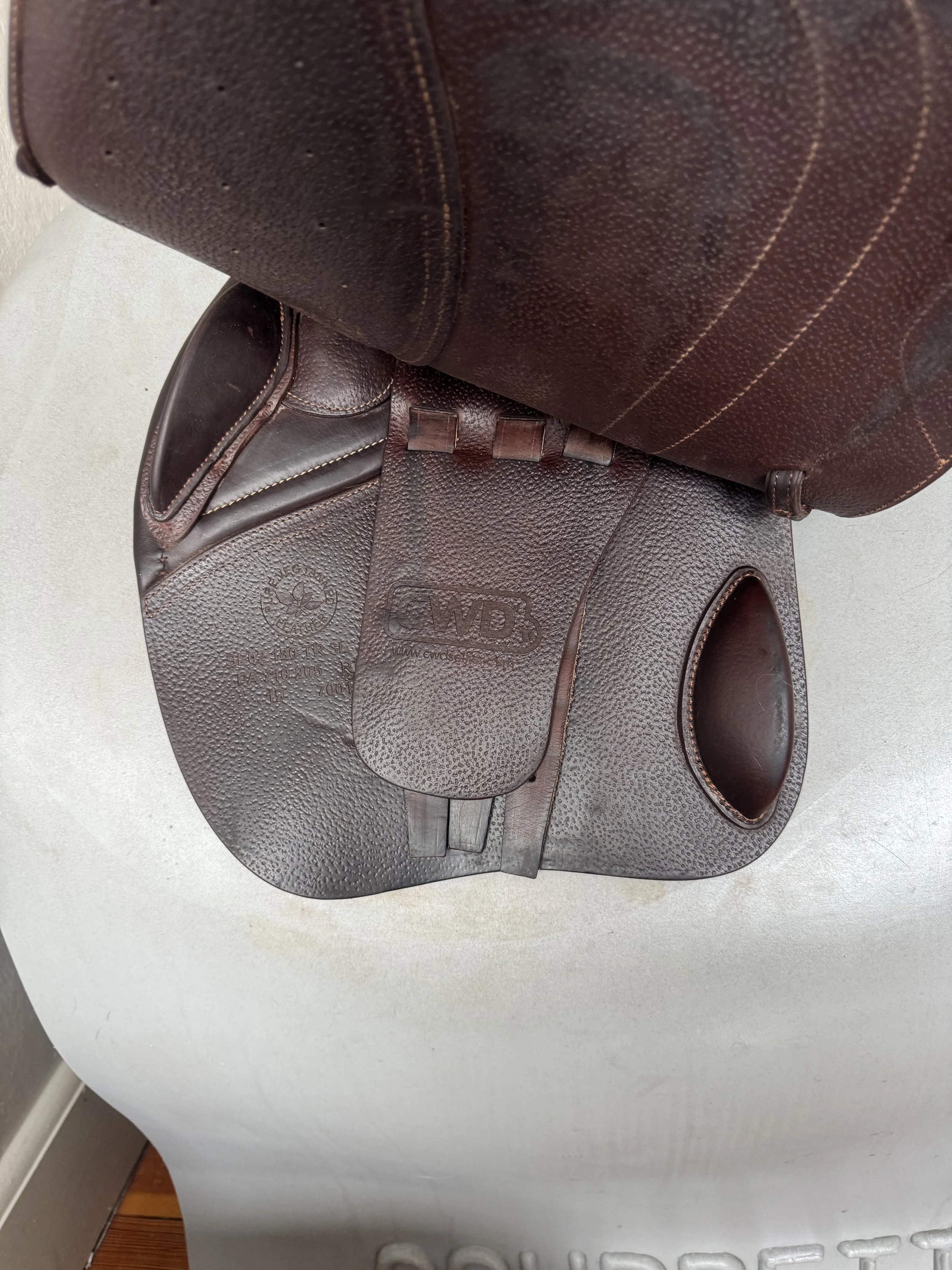 18" CWD SE02 Saddle - 2019 - 3L - Full Buffalo - Left Underflap