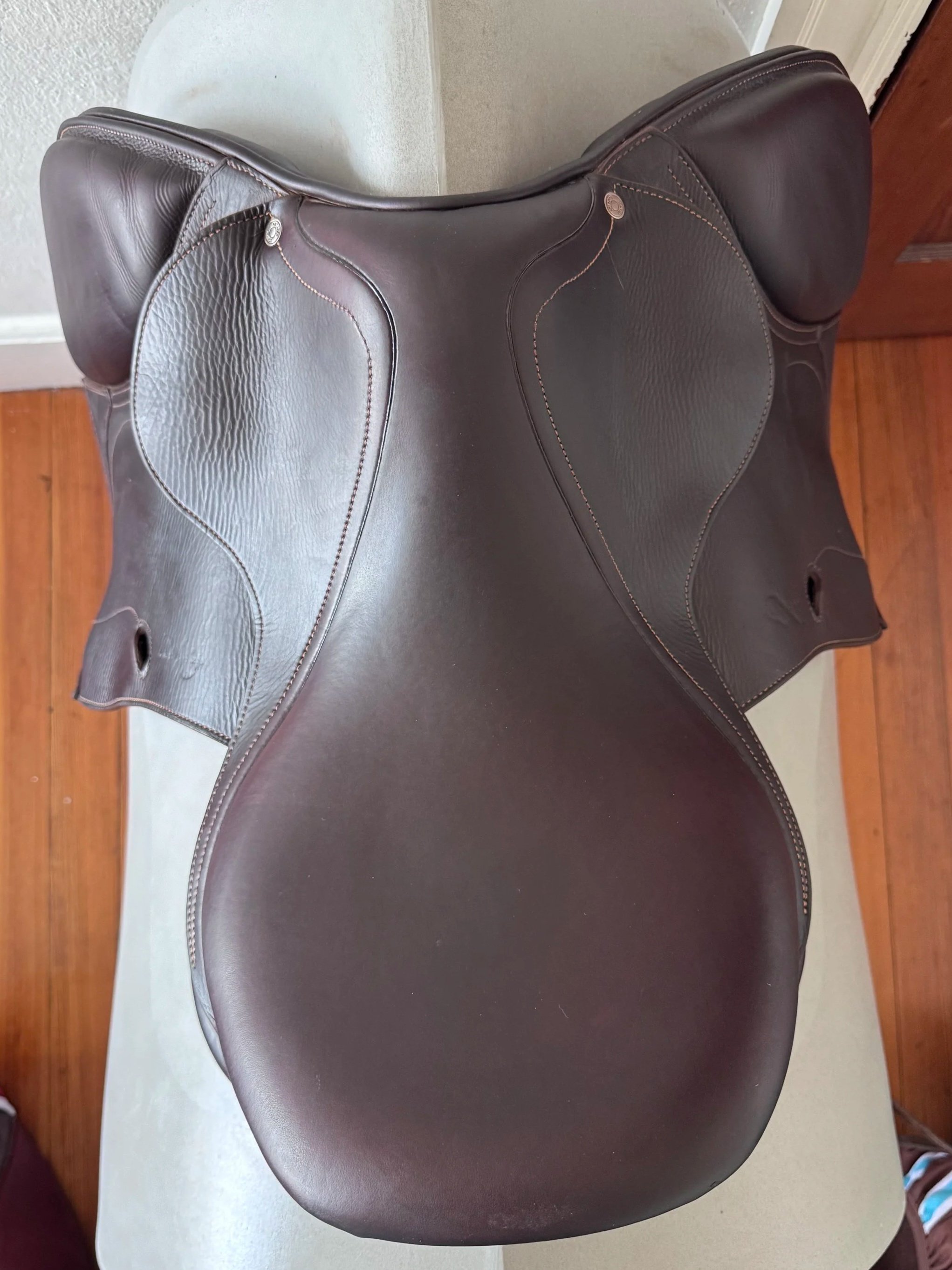 17.5" Antares Comfort 2 Saddle - 2021 - 2A - Full Buffalo - A01 WIDE Tree - Seat 1