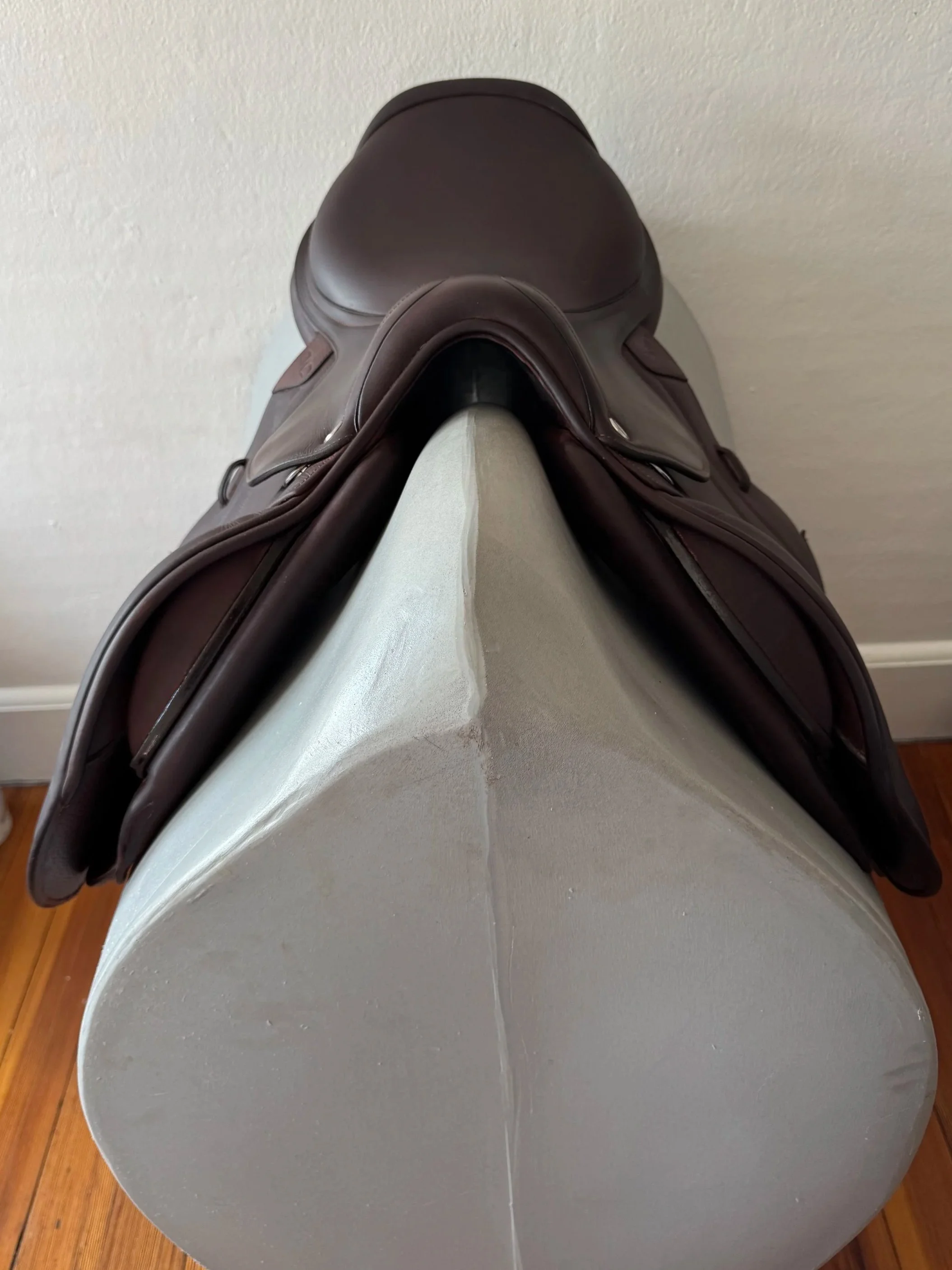 17.5" CWD SE39 Hunter Mademoiselle 2Gs Saddle - 2024 - 3CH - Full Buffalo - MINT - Right View 1 - Front Panels 2