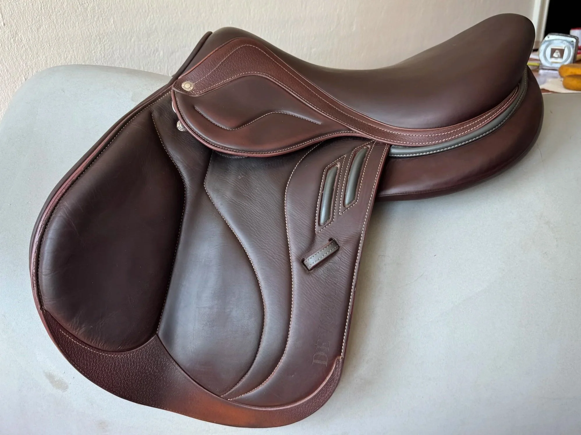 17.5" 2022 Devoucoux Chiberta Lab Saddle - Left Side 2