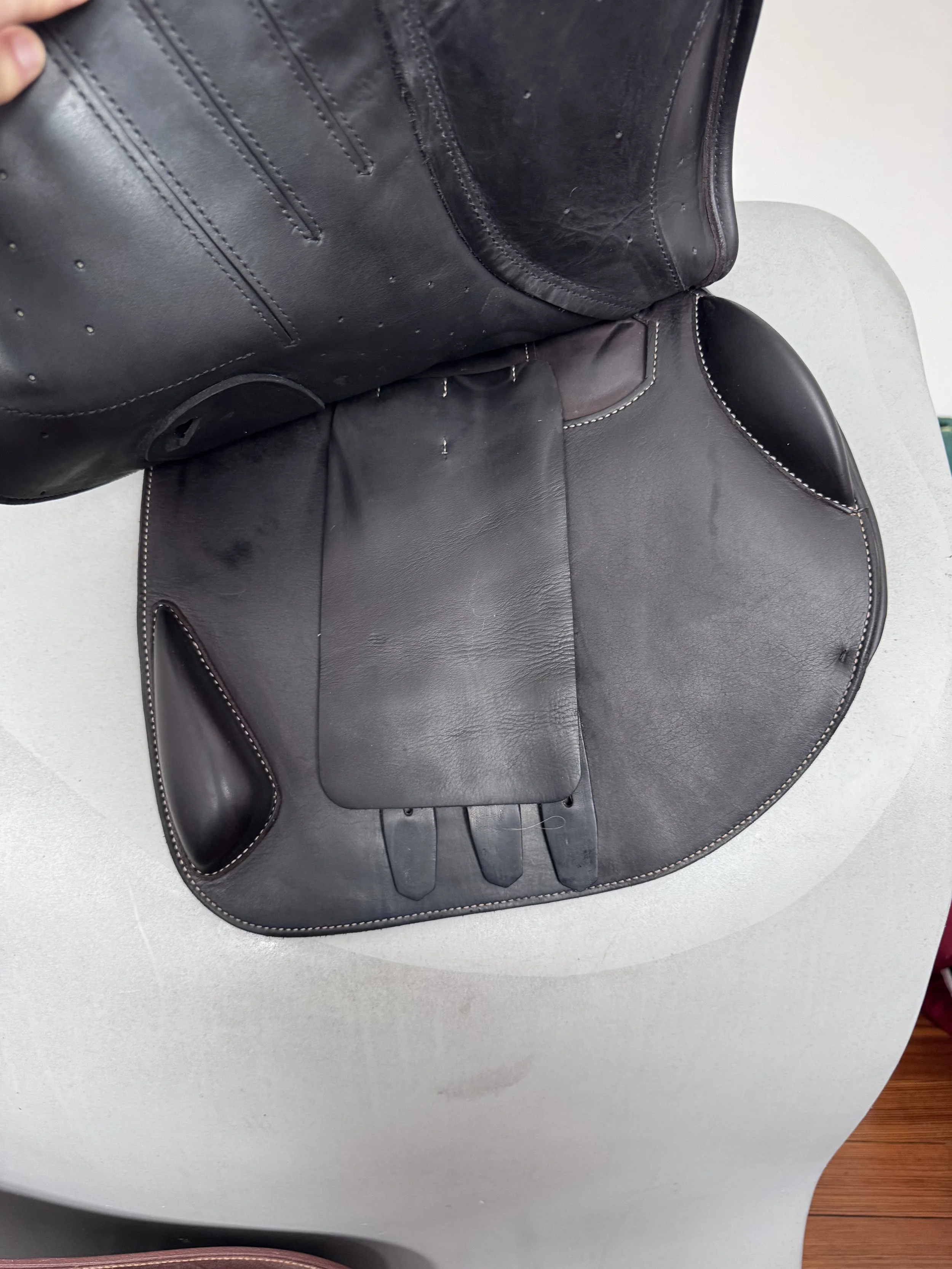 17.5" Erreplus CA Saddle - 2022 - Wool Flocked - Fully Adjustable - MINT! - Right Underflap 1