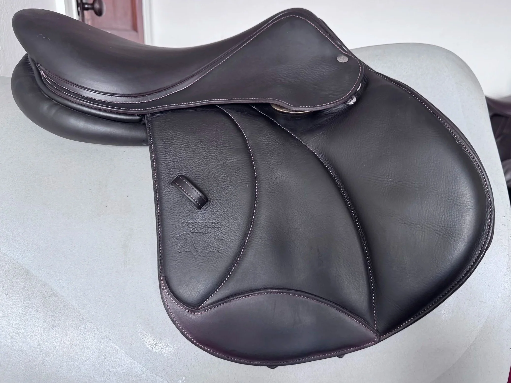 16.5" Voltaire Calgary PRO Saddle - 2021 - 0A - Full Buffalo - Right View 6