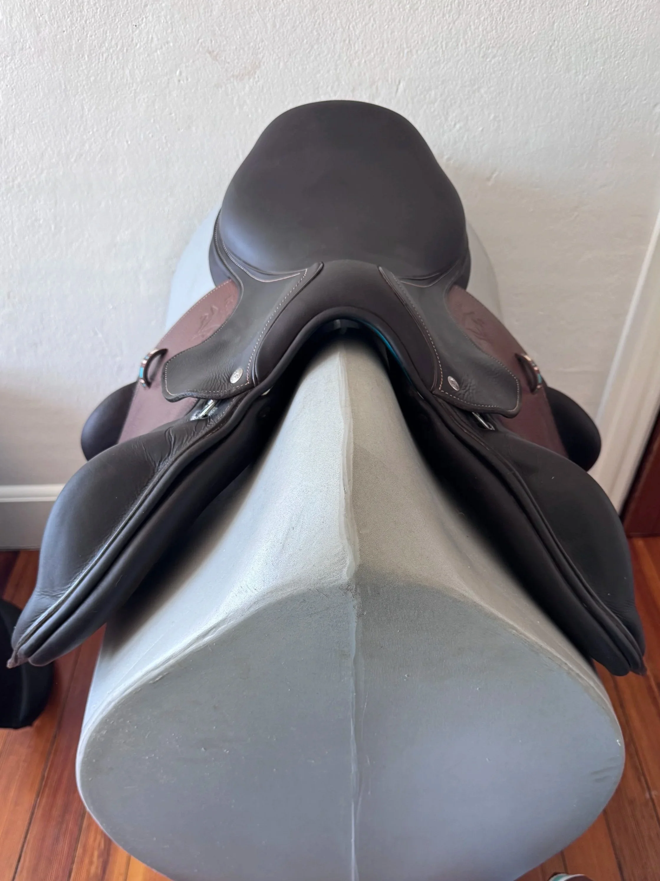 17.5" Voltaire Lexington PRO Monoflap Saddle - 2022 - 2AA - Grained Buffalo - Seat 3