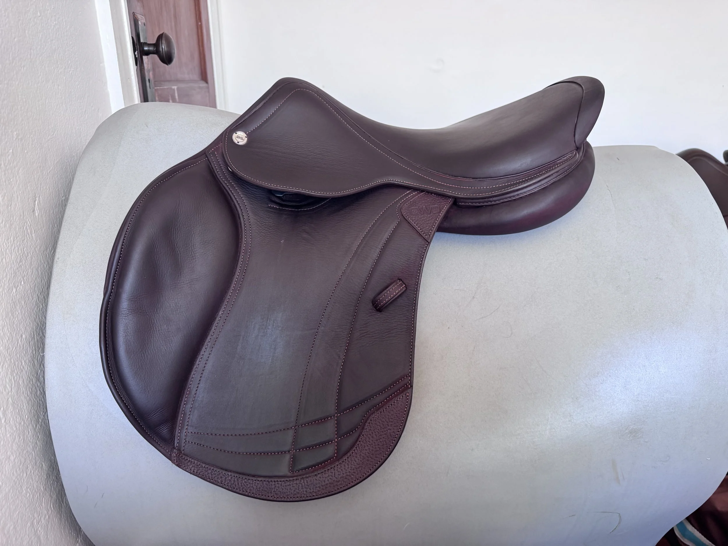17.5" CWD SE38 Mademoiselle Hunter 2Gs Saddle - 2024 - 2LH - Full Buffalo - MINT - Left View 5