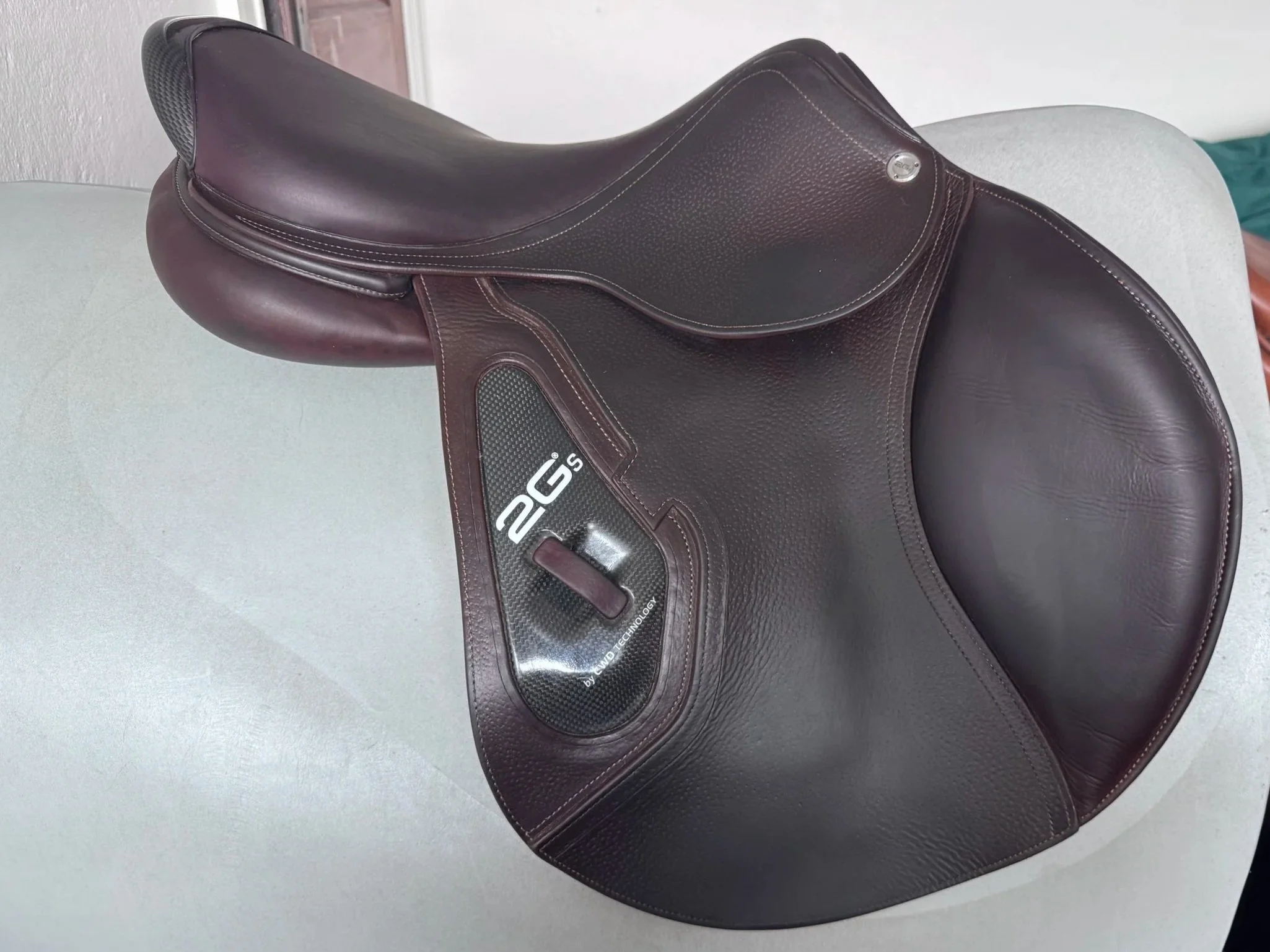 17" CWD SE25 2Gs Saddle - 2018 - 2C - Grain / Buffalo - MINT - Right View 2