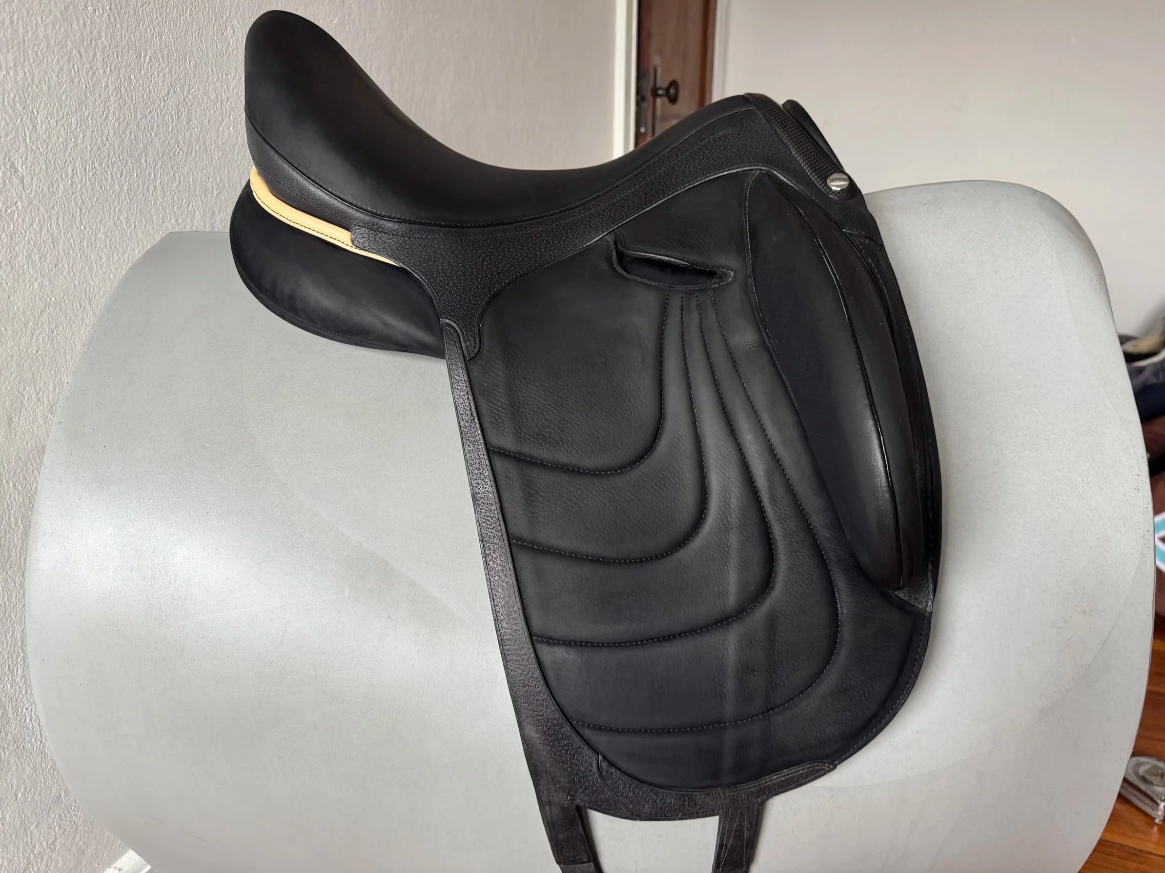 17.5" Devoucoux Makila Harmonie Dressage Saddle - 2024 - 2A - Full Buffalo - Like New - Right Side 4