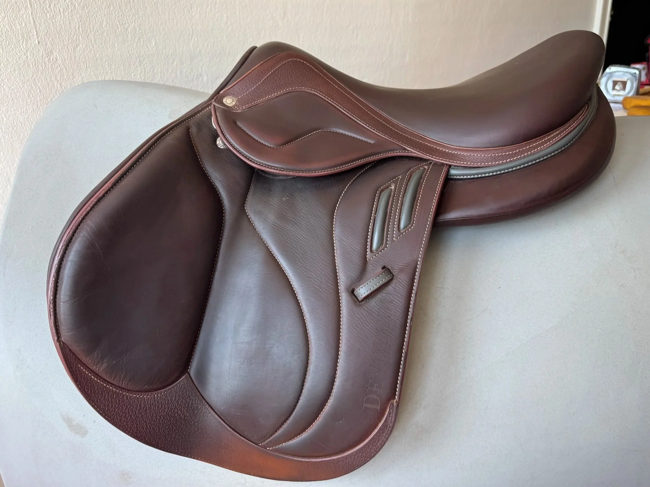 17.5" 2022 Devoucoux Chiberta Lab Saddle - Left Side 3