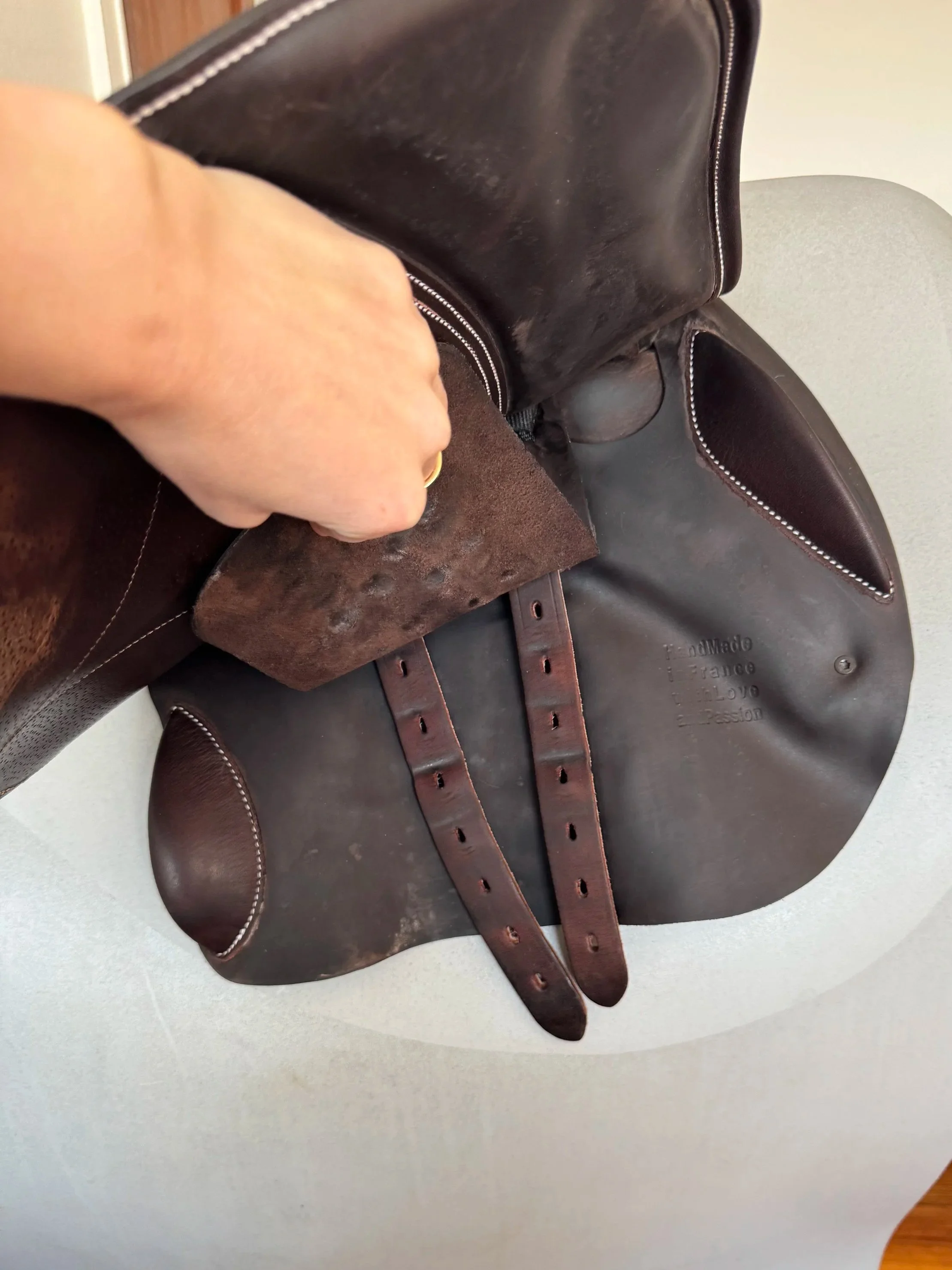 18.5" Voltaire Palm Beach PRO Saddle - 2023 - 2AR - Full Buffalo - LIKE NEW - Right Billets