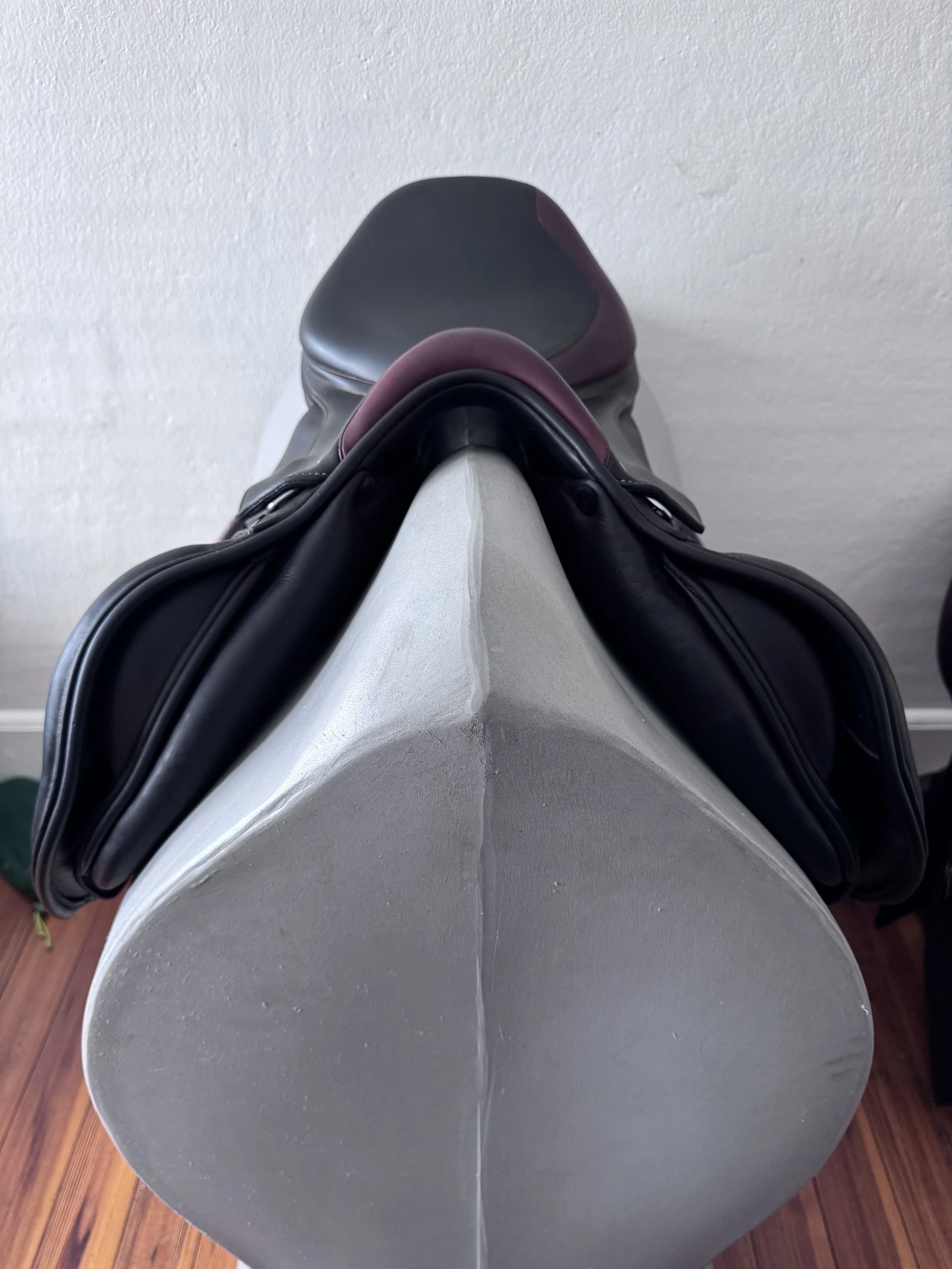 17.5" Erreplus CA Saddle - 2022 - Wool Flocked - Fully Adjustable - MINT! - Front Panels