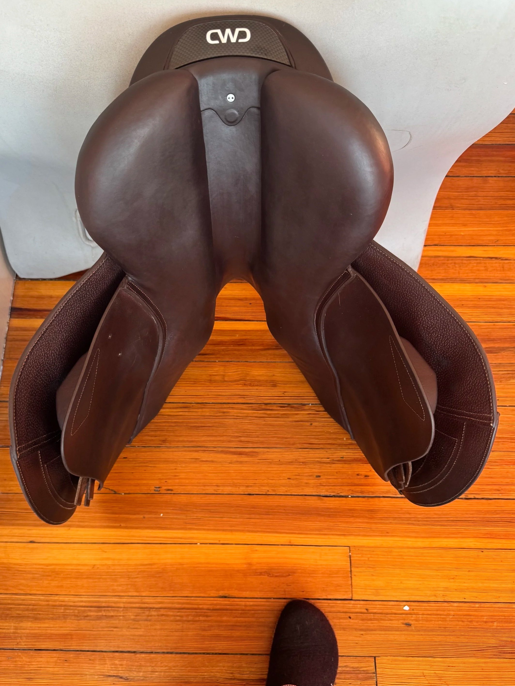 18" CWD SE25 2Gs PRO Saddle - 2022 - 2C - Full Buffalo - Underside 2