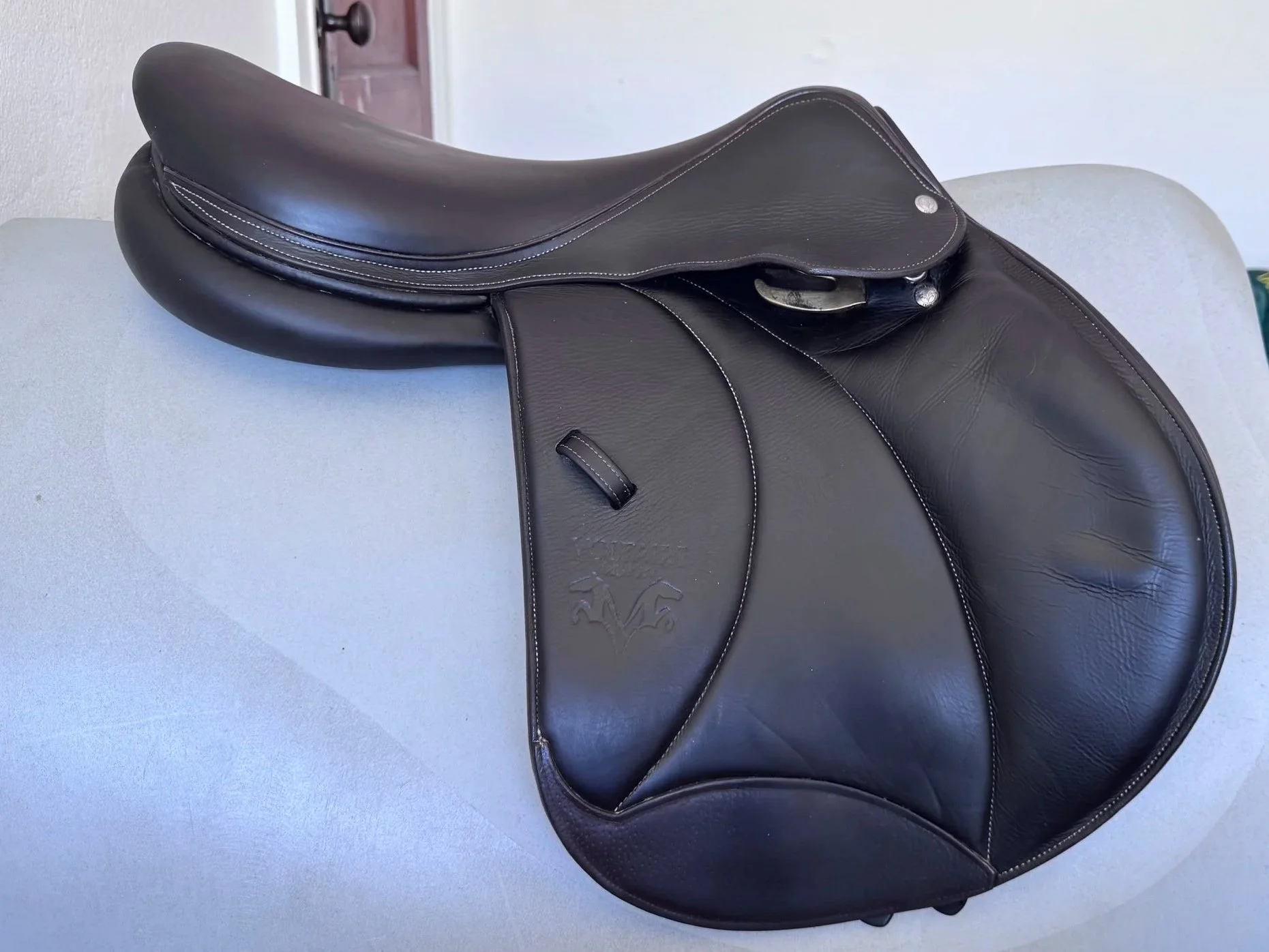 18" Voltaire Palm Beach E PRO Saddle - 2023 - 2A - Full Buffalo - EQUISENSE TECH - Right View 2