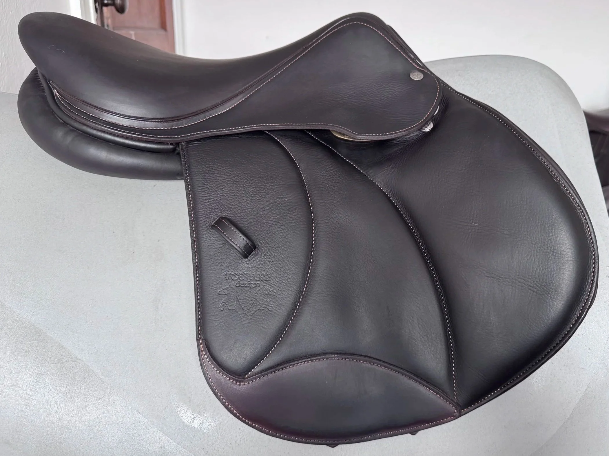 16.5" Voltaire Calgary PRO Saddle - 2021 - 0A - Full Buffalo - Right View 5