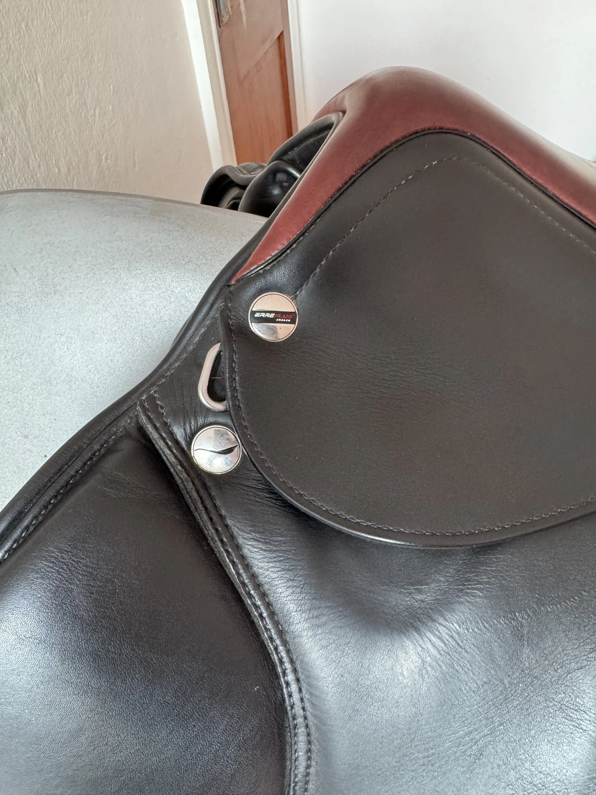17.5" Erreplus CA Saddle - 2019 - Wool Flocked - Adjustable - Pommel Detail