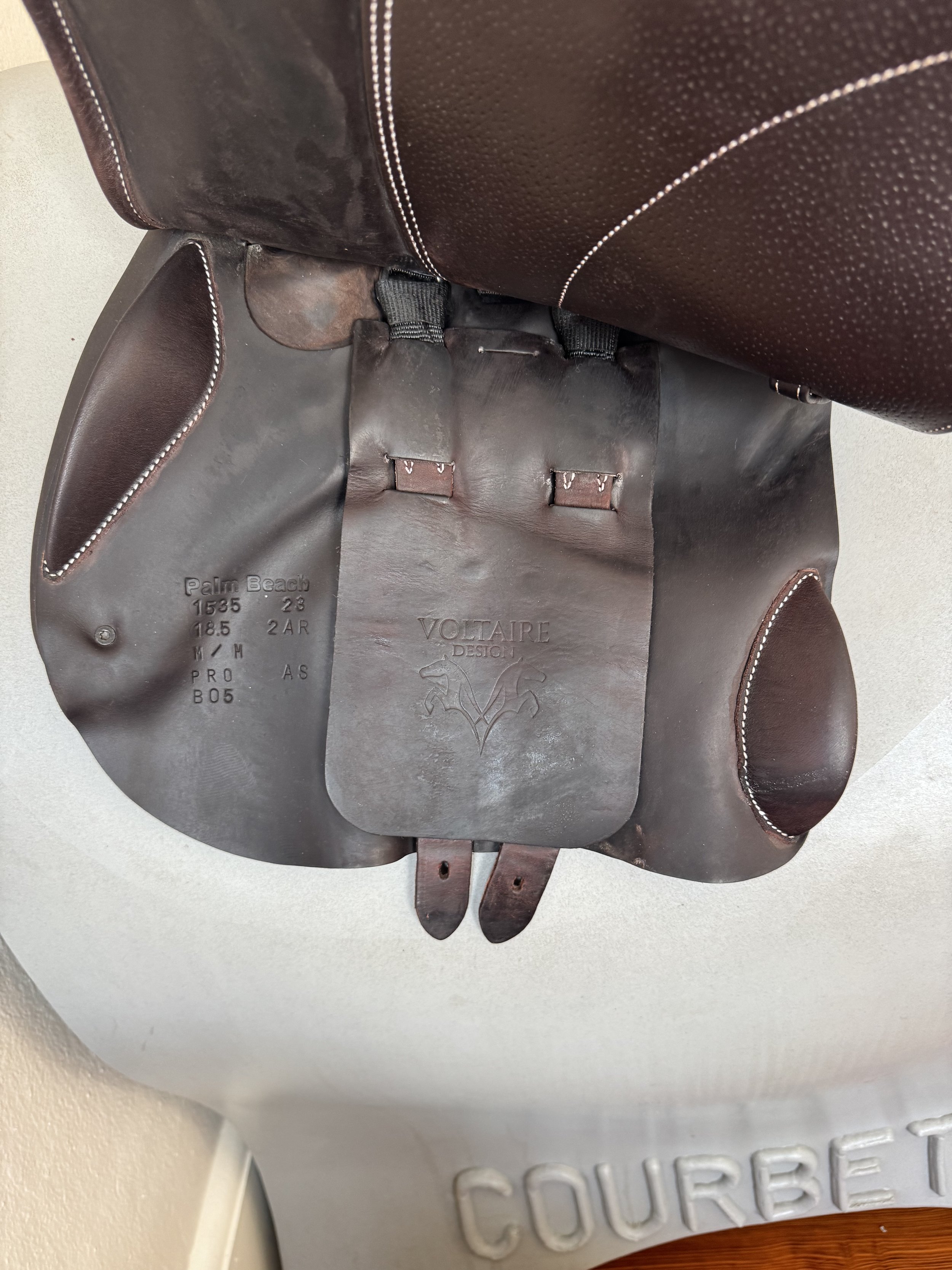 18.5" Voltaire Palm Beach PRO Saddle - 2023 - 2AR - Full Buffalo - LIKE NEW - Left Underflap