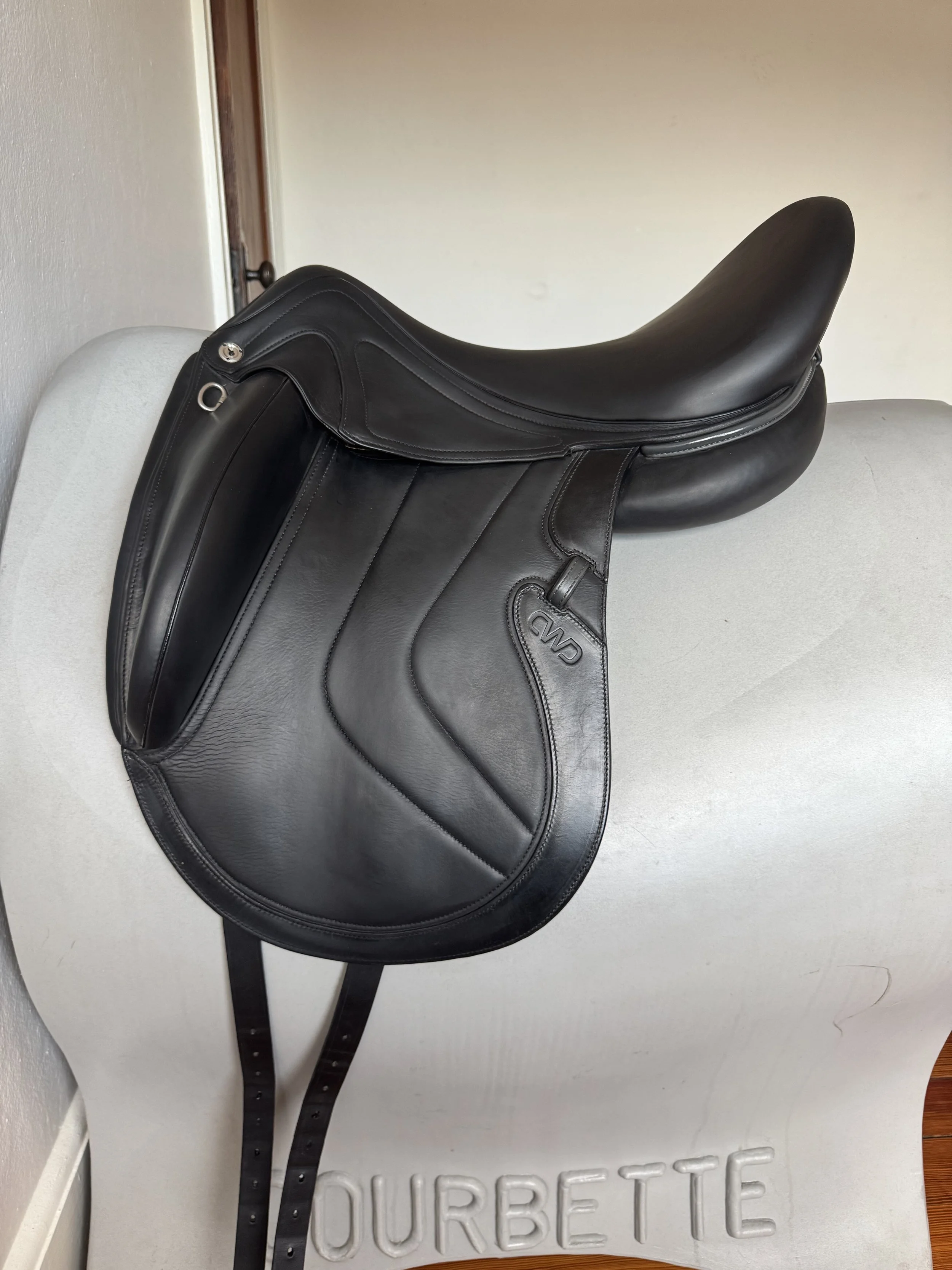 18.5" CWD SE37 PRO Dressage Saddle - 2021 - 3XLA - Full Buffalo - Left View 2
