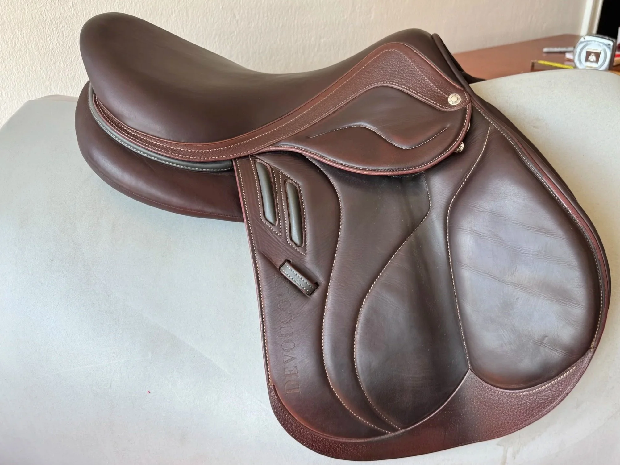 17.5" 2022 Devoucoux Chiberta Lab Saddle - Right Side 2
