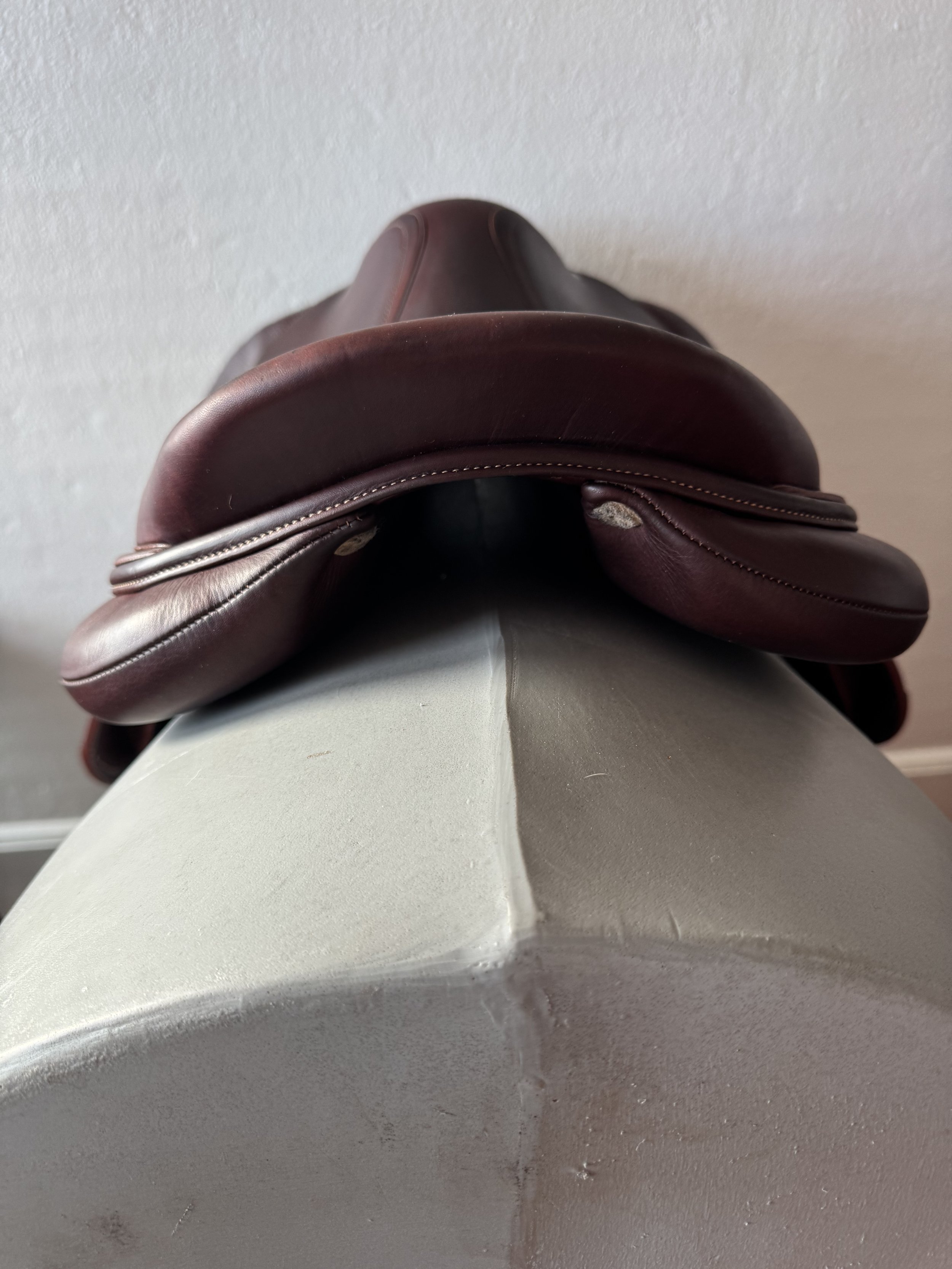 17.5" Devoucoux Biarritz O Saddle - 2020 - 2A - Full Buffalo - Cantle