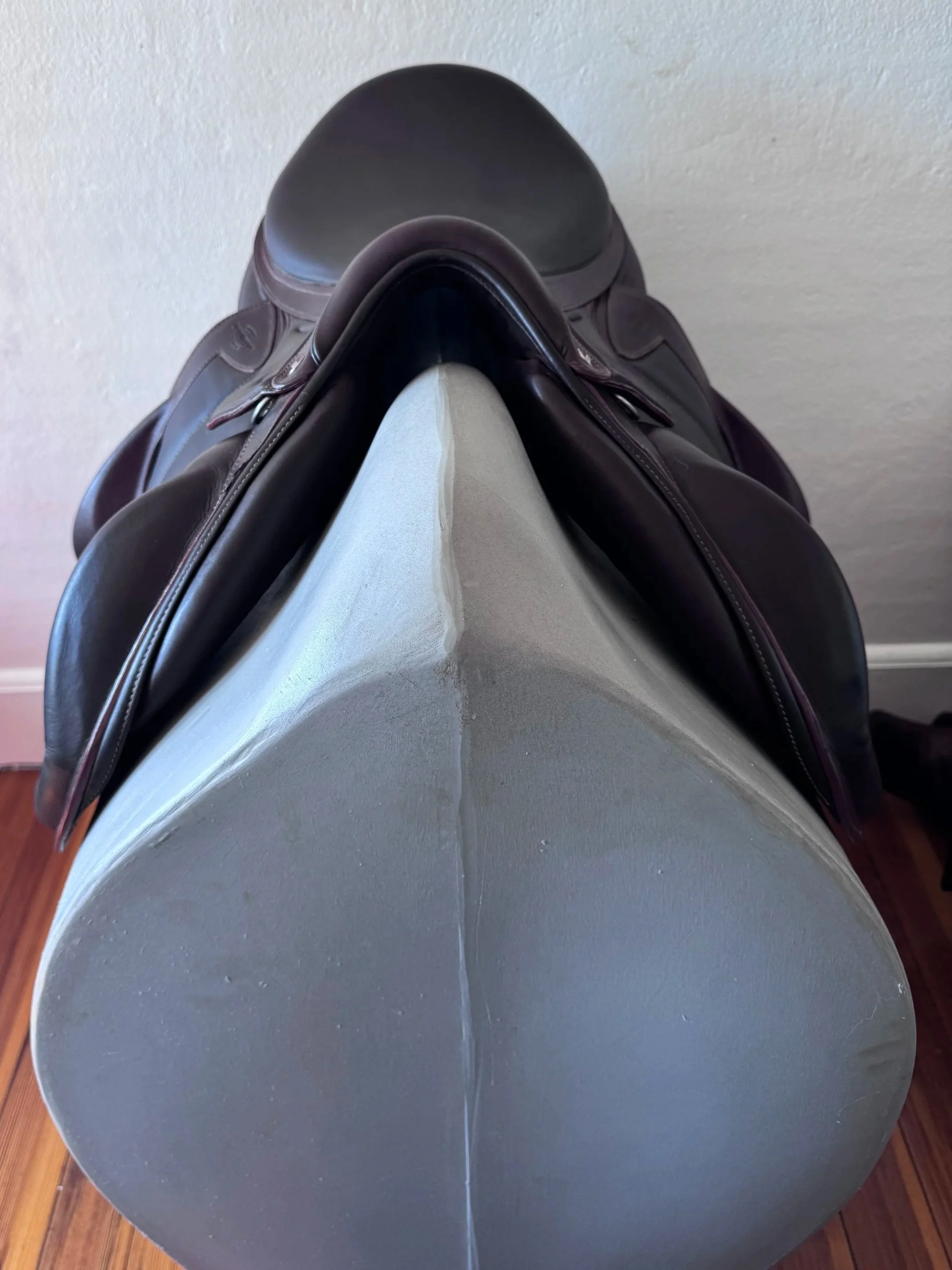 18" Devoucoux Chiberta Lab Monoflap Saddle - 2022 - 3AAR - Full Buffalo  - Front Panels 2