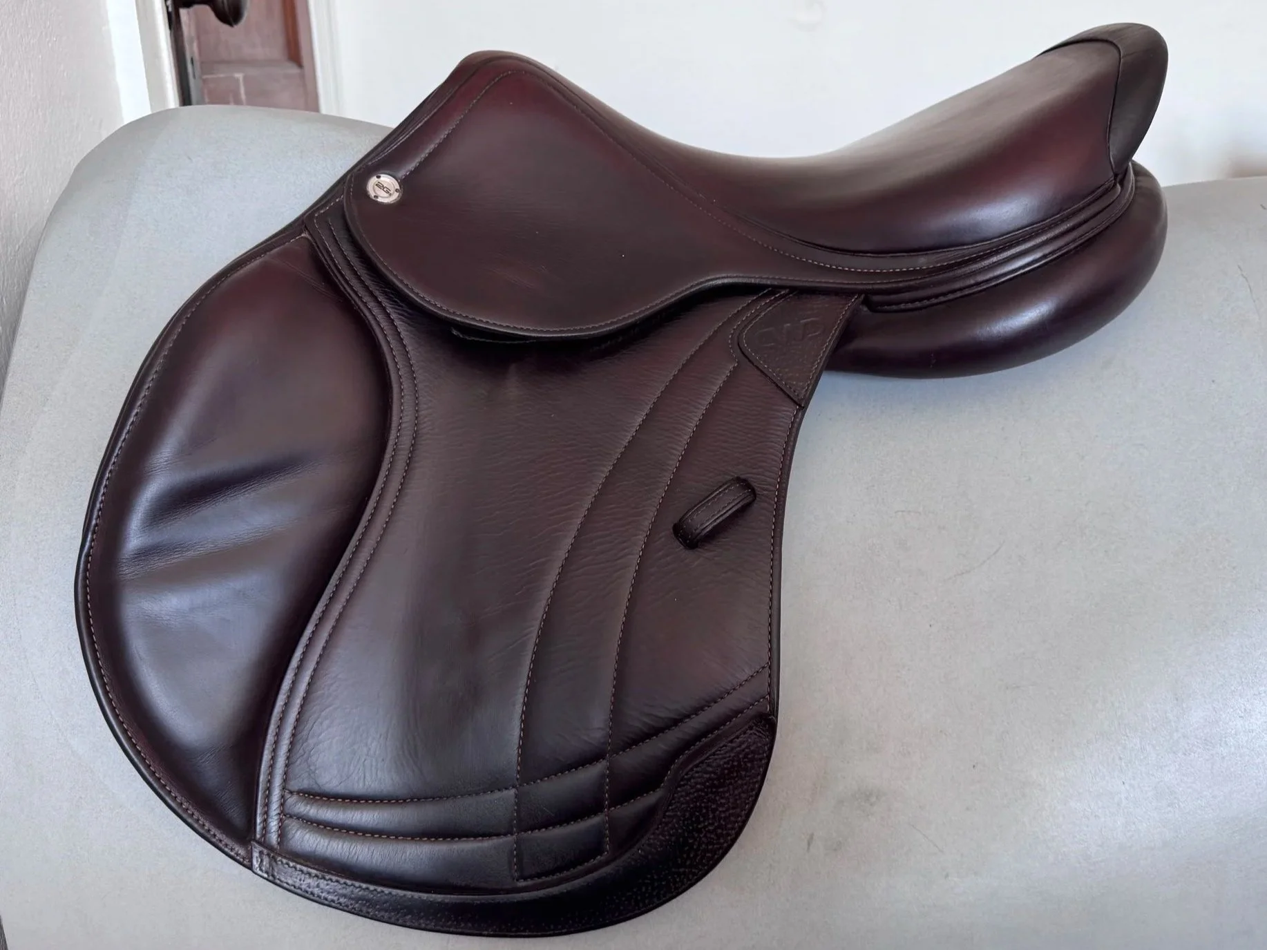17" CWD SE38 Hunter Mademoiselle 2Gs Saddle - 2022 - 1LH - Full Buffalo - Left View 1