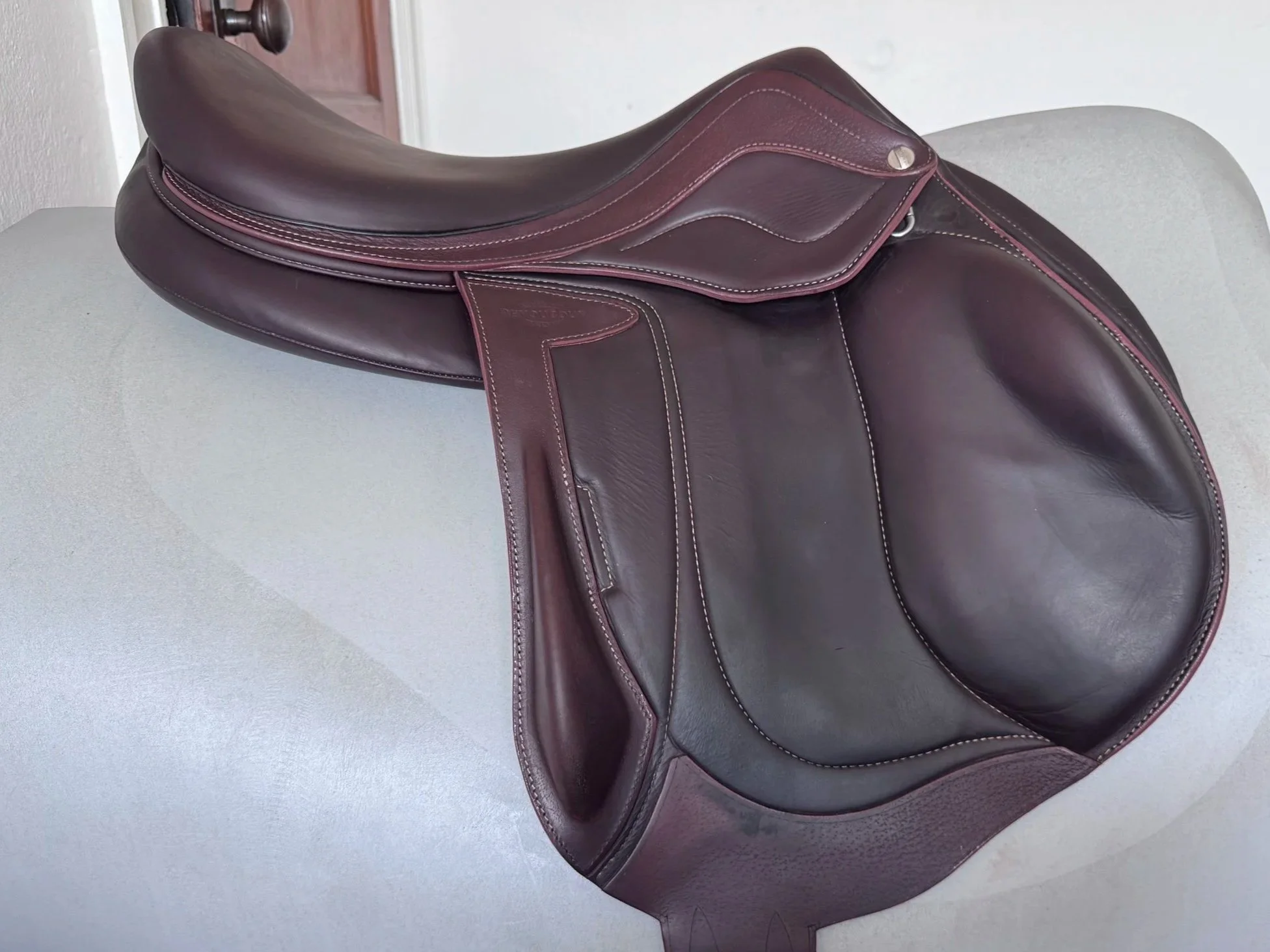 18" Devoucoux Chiberta Lab Monoflap Saddle - 2022 - 3AA - Full Buffalo - Right View 5