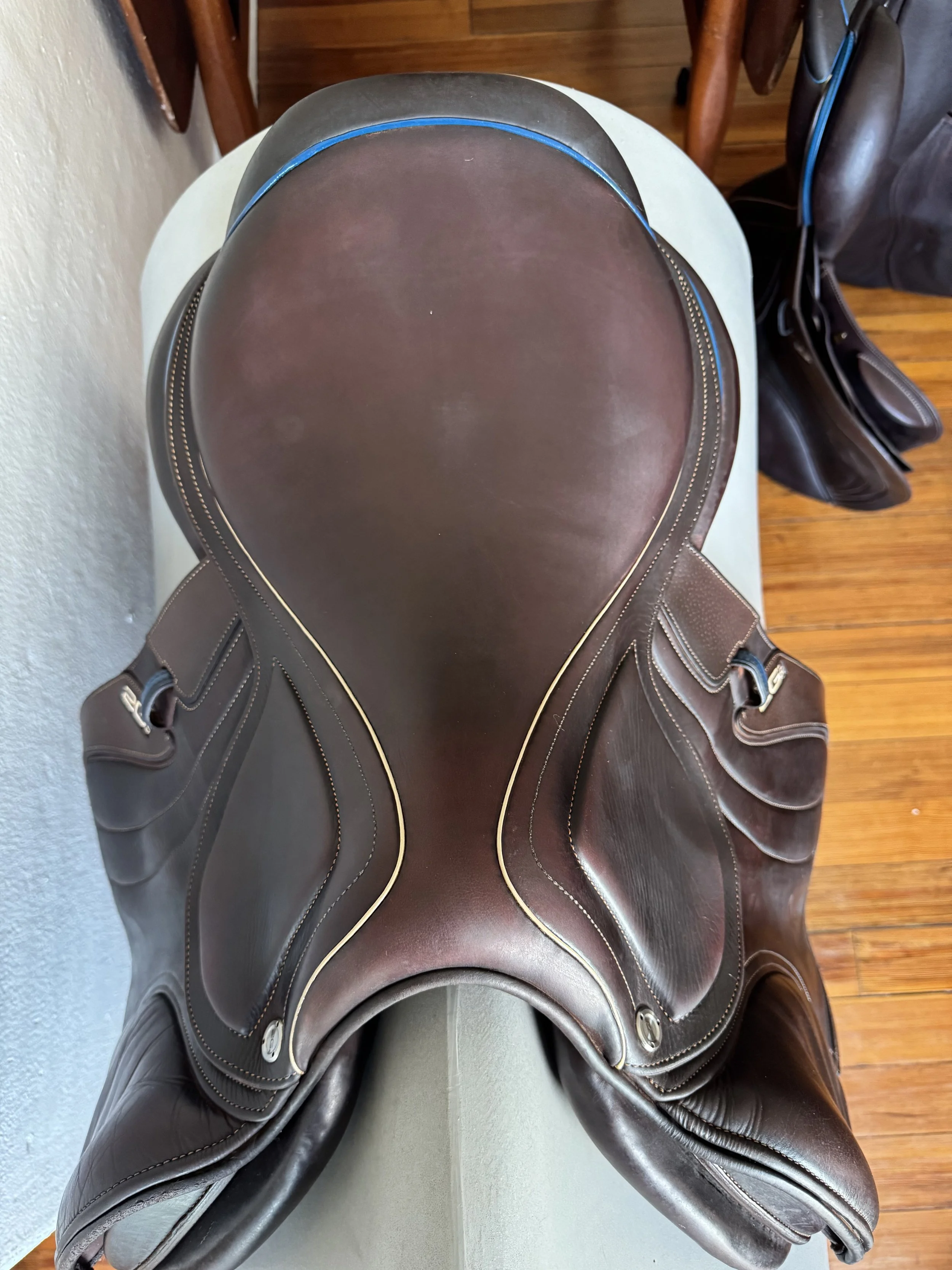 17.5" CWD Mademoiselle 2Gs Saddle - Buffalo - Seat