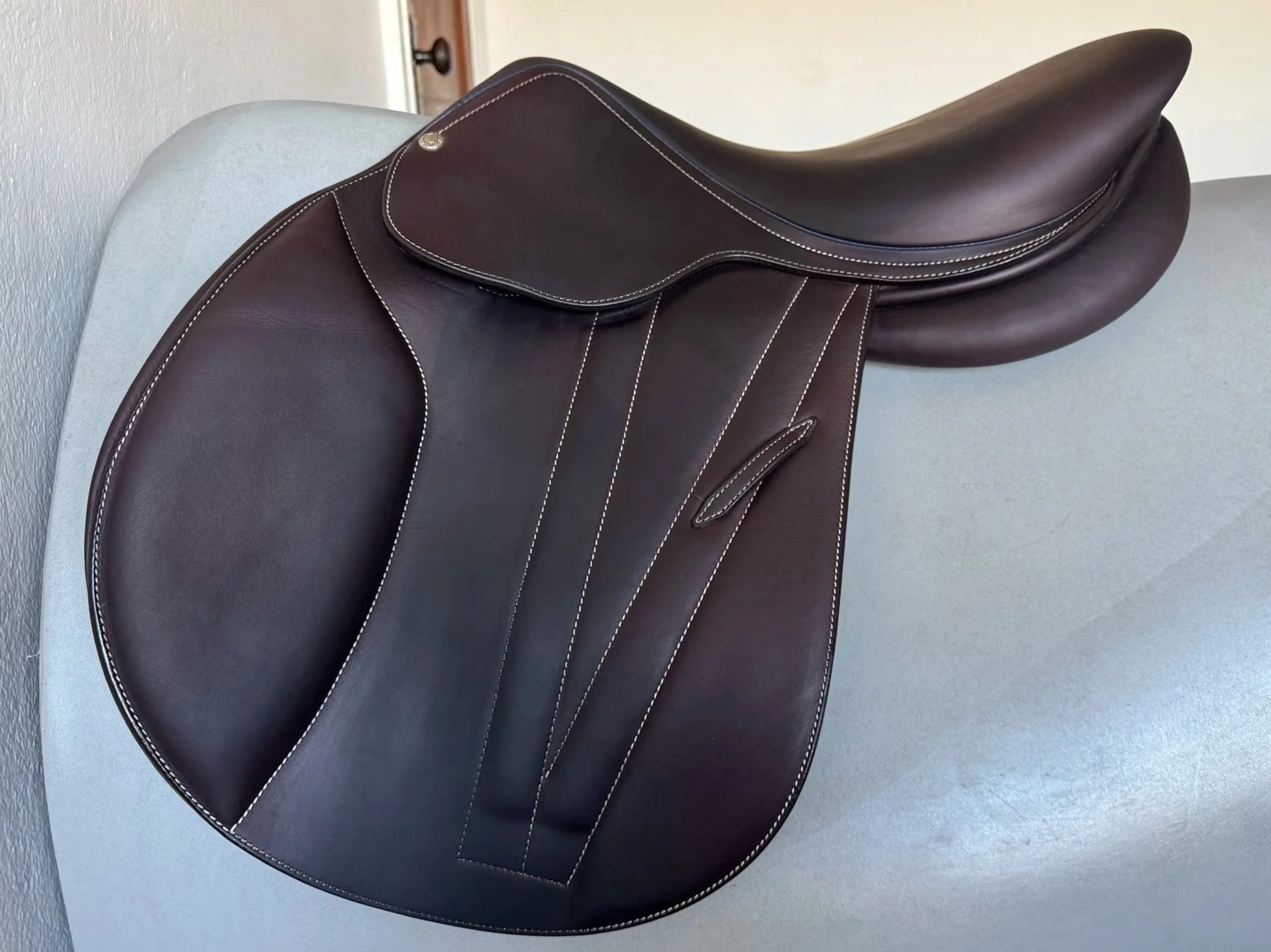 17.5" Butet Premium Saddle - 2022 - Cachou - Integrated Panels - Left View 3