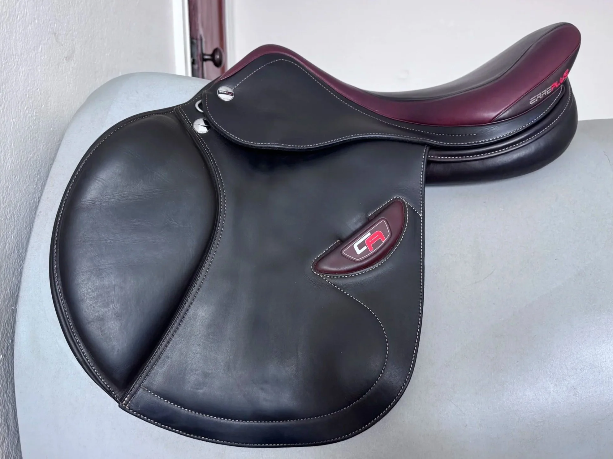 17.5" Erreplus CA Saddle - 2022 - Wool Flocked - Fully Adjustable - MINT! - Left View 4