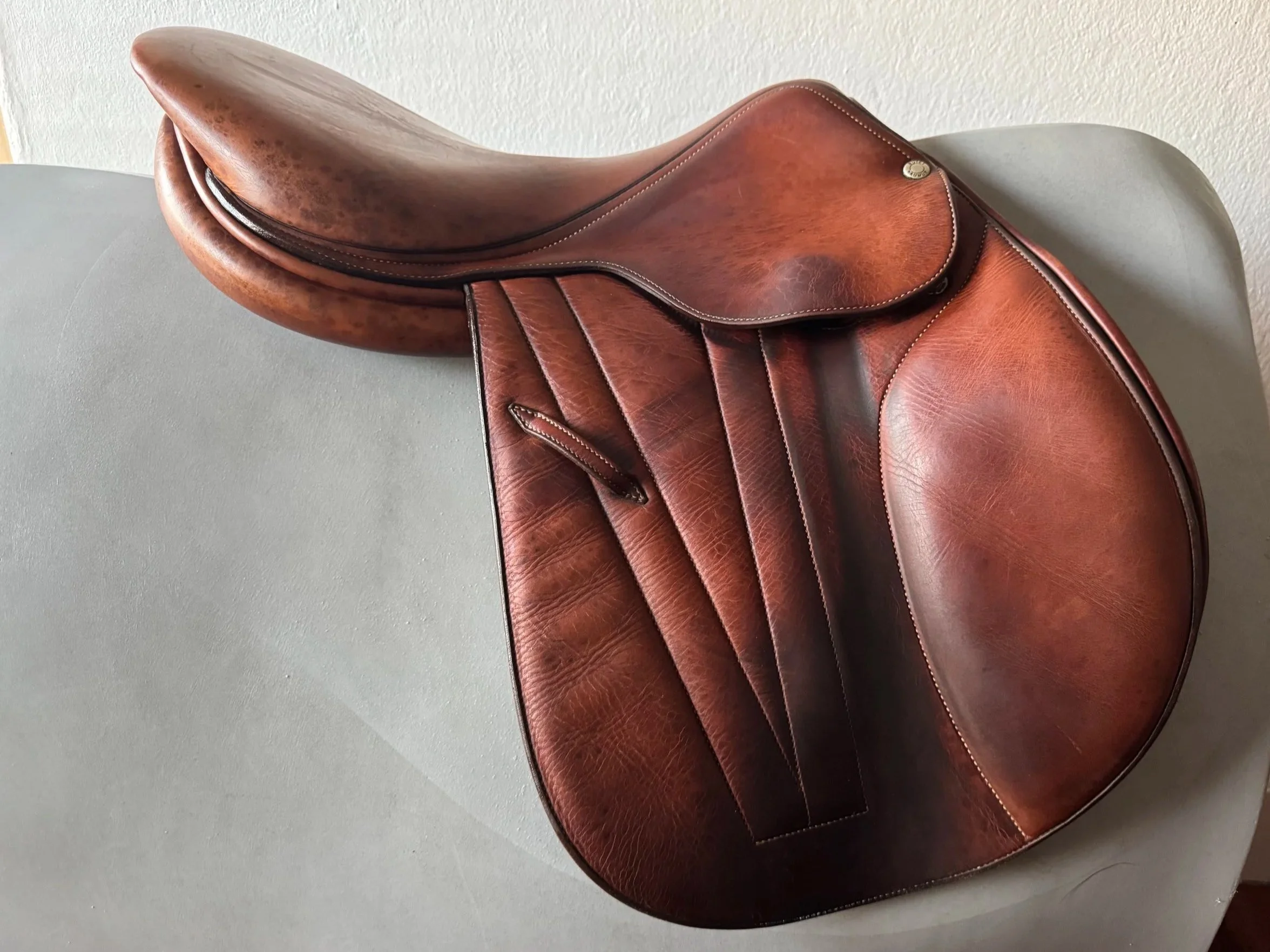 17.5" Butet Premium Saddle - 1.5 Flaps - Integrated Panels - 4.5" Tree - Right Side 1