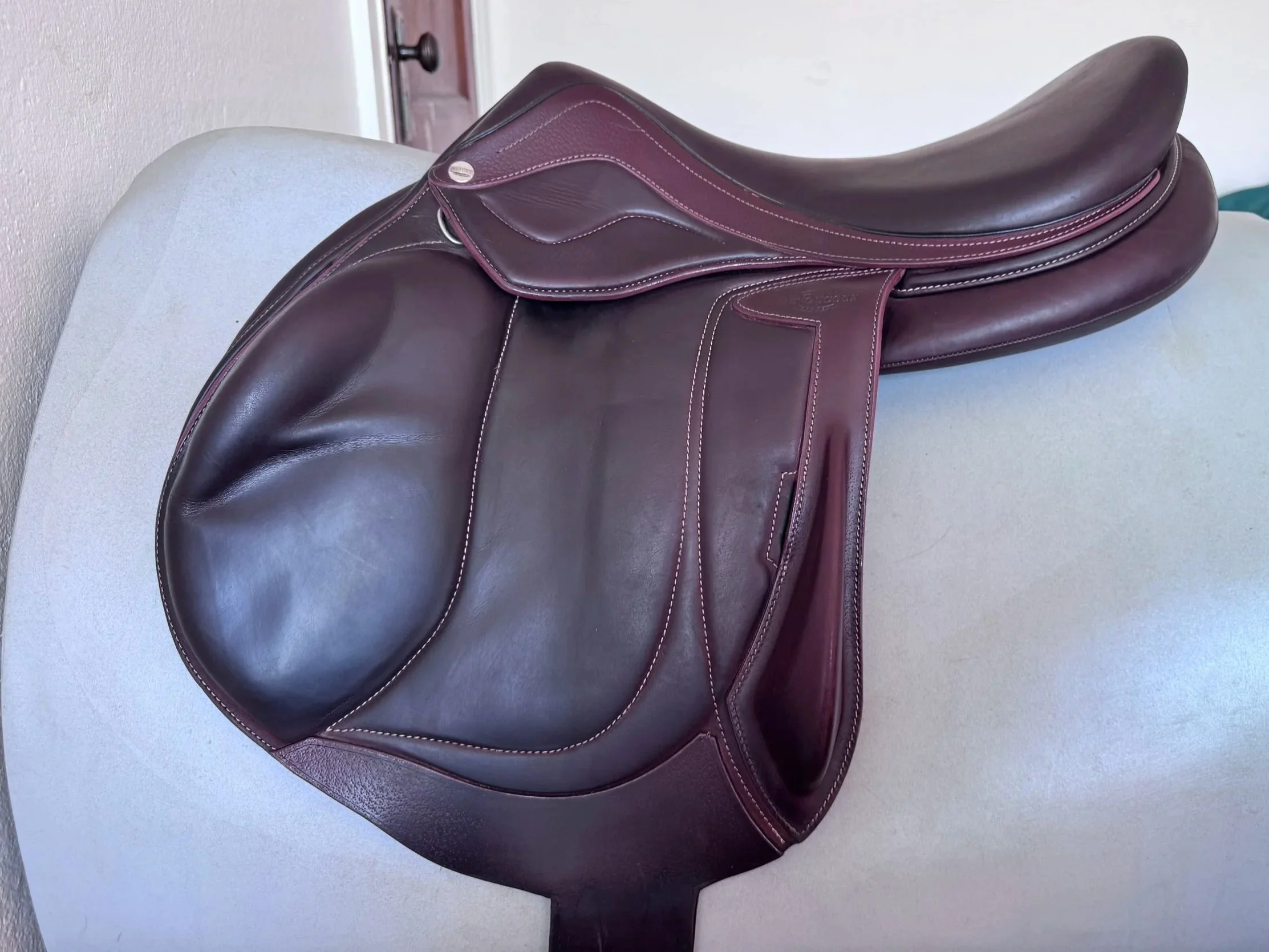 18" Devoucoux Chiberta Lab Monoflap Saddle - 2022 - 3AAR - Full Buffalo - Left View 2