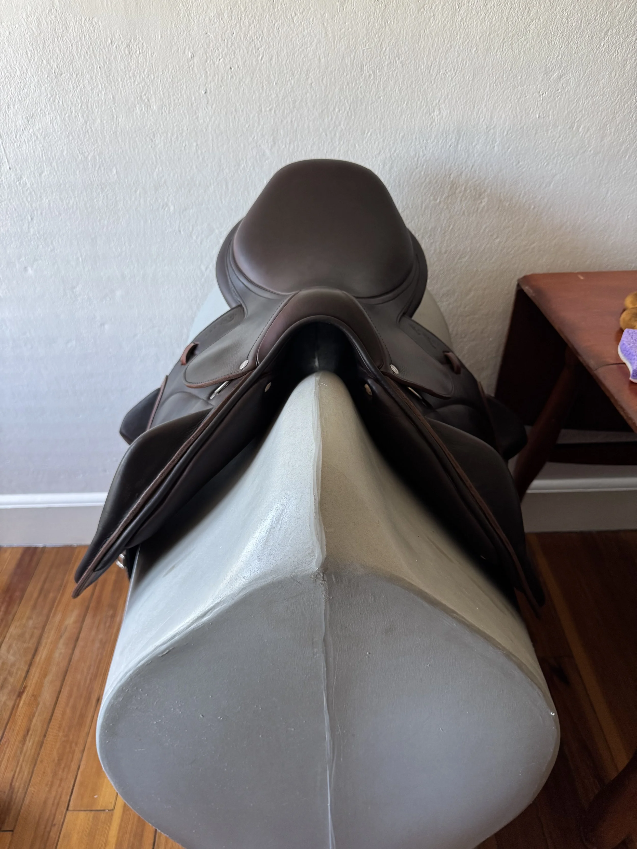 18" Antares Contact Monoflap Saddle - 2022 - 3AB - Full Buffalo - Front View Panels