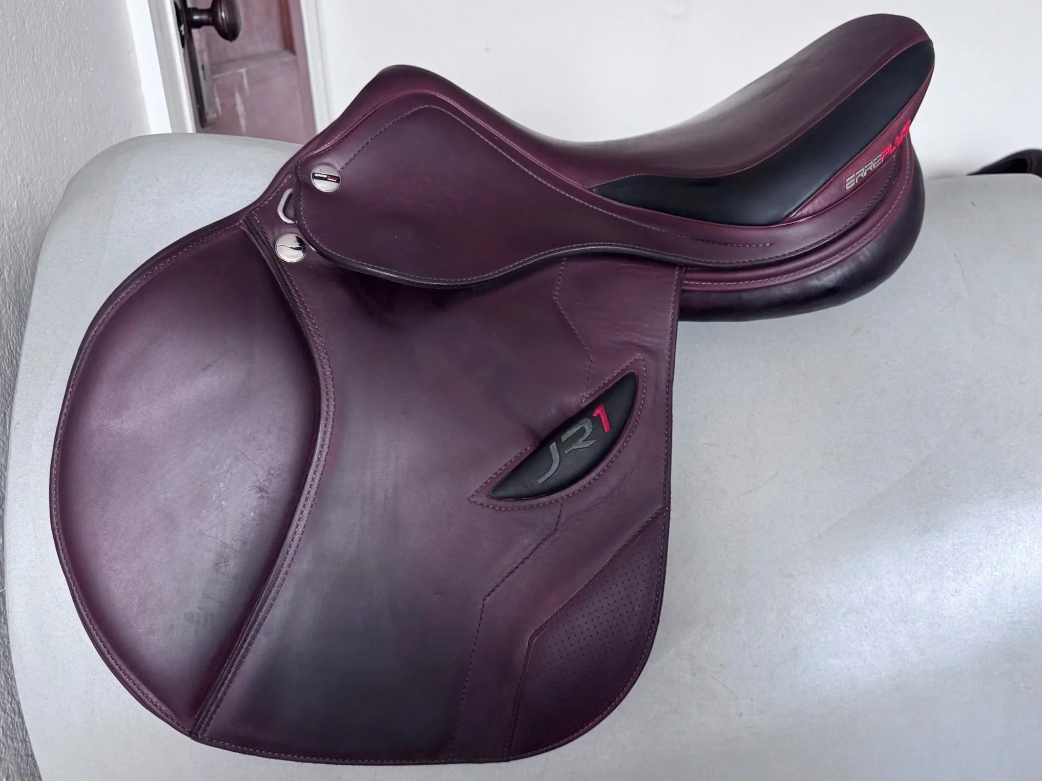 17.5" Erreplus JR1 Saddle - SL Panels - Full Bull - Wool Flocked & Fully Adjustable - Left View 5
