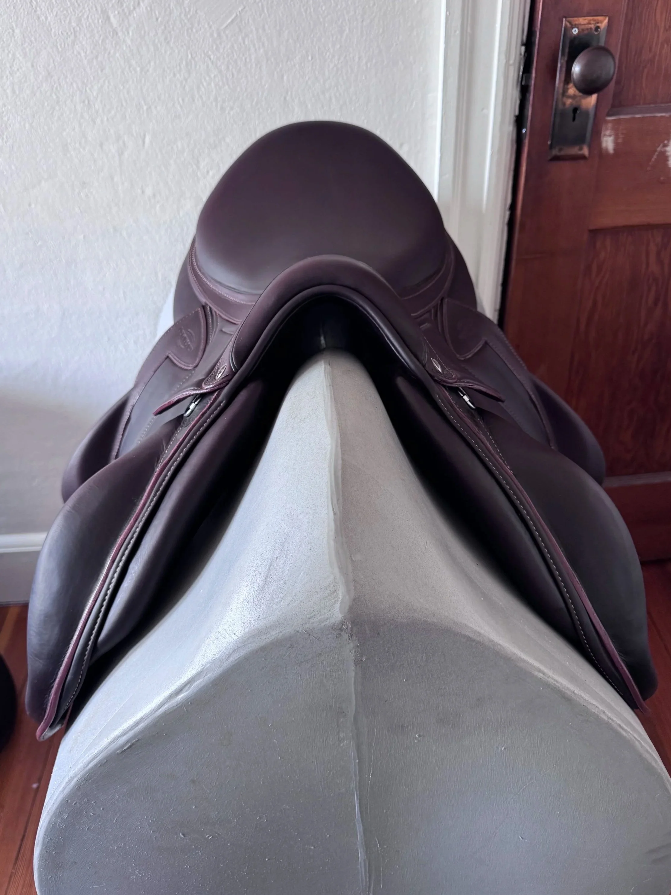 18" Devoucoux Chiberta Lab Monoflap Saddle - 2022 - 3AA - Full Buffalo - Front Panels 2