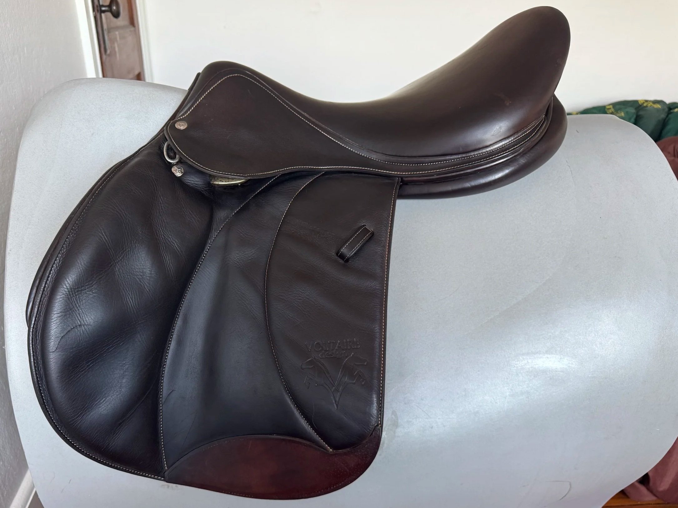 18.5" Voltaire Stuttgart PRO Saddle - 2017 - 4AAR - Full Buffalo - Left View 2