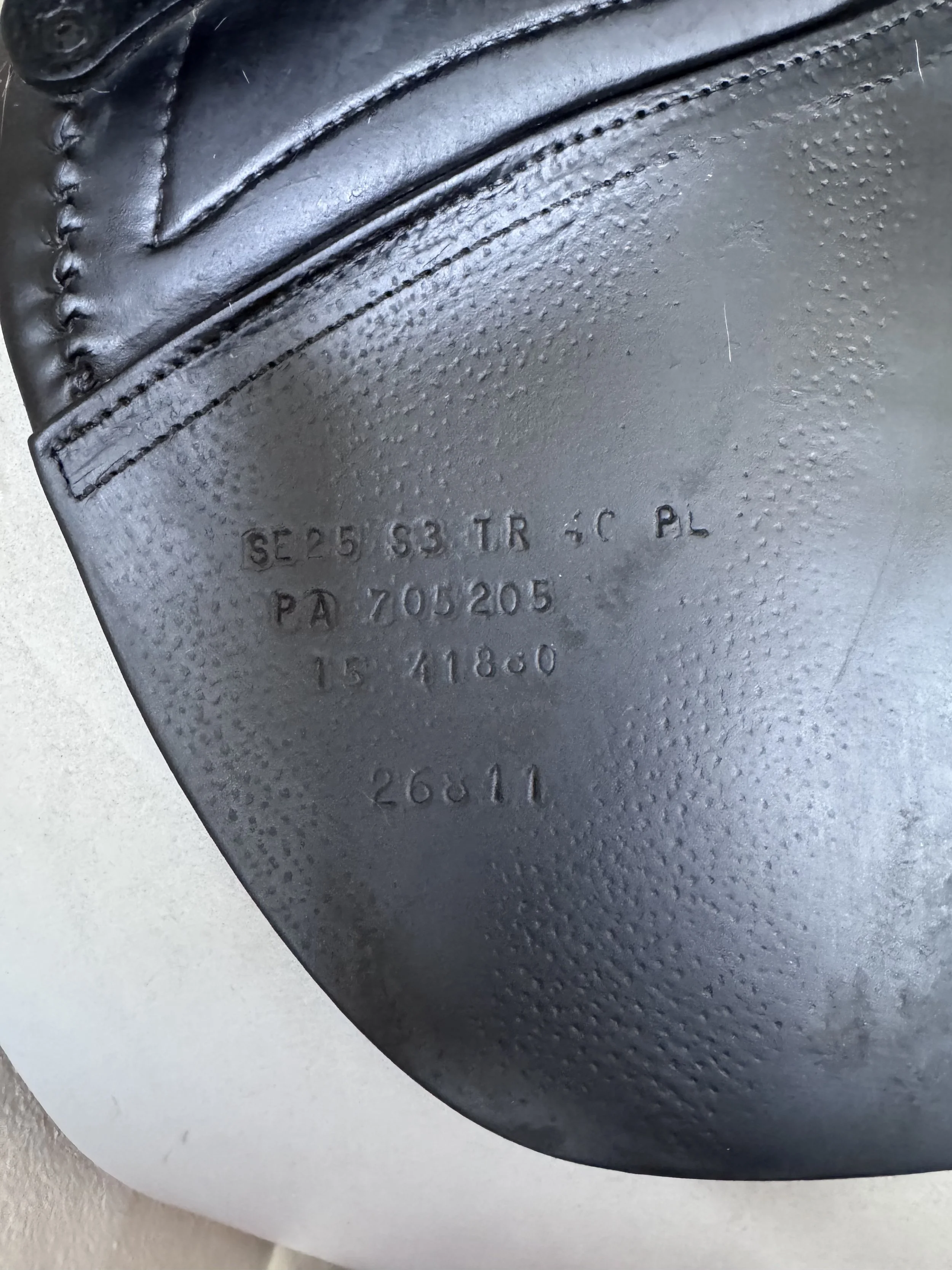 18" CWD 2Gs Saddle - BLACK - 4C Long / Forward Flaps - Full Buffalo - Serial Stamp