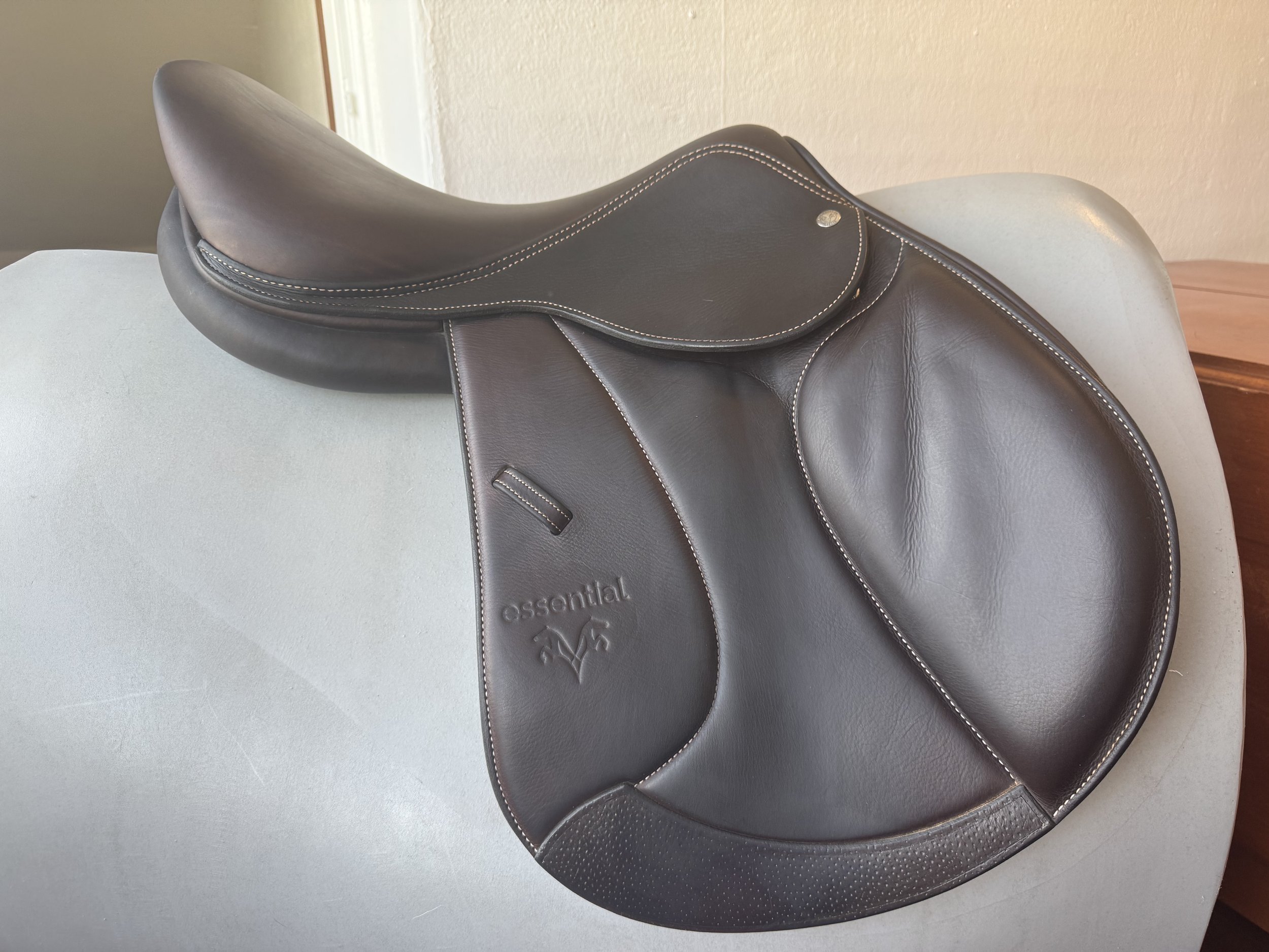 16.5" Voltaire Essential Adjustable